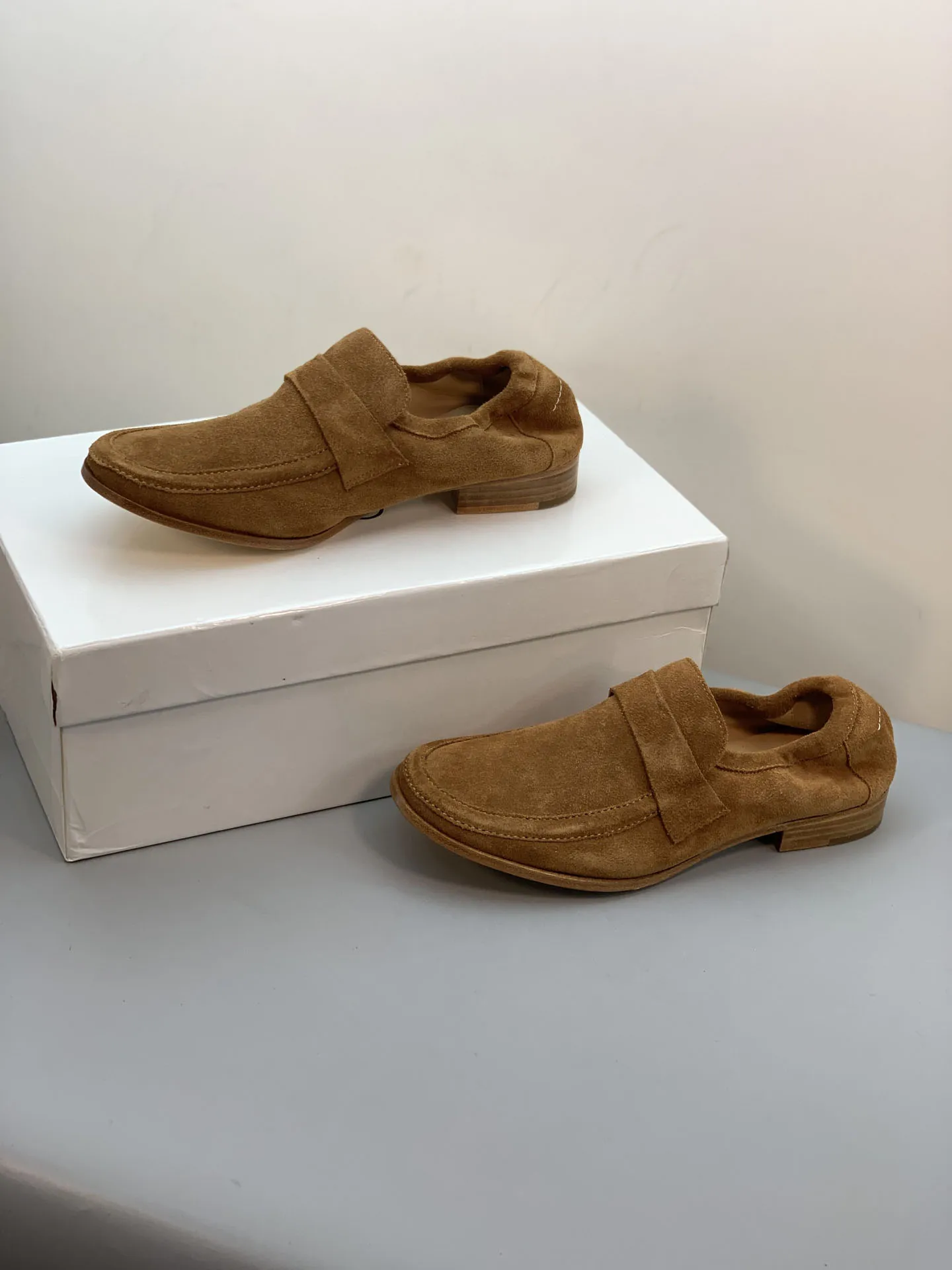Women's Suede Leather Mocassins Classic Penny Strap Loafers
Women's Suede Leather Mocassins Classic Penny Strap Loafers