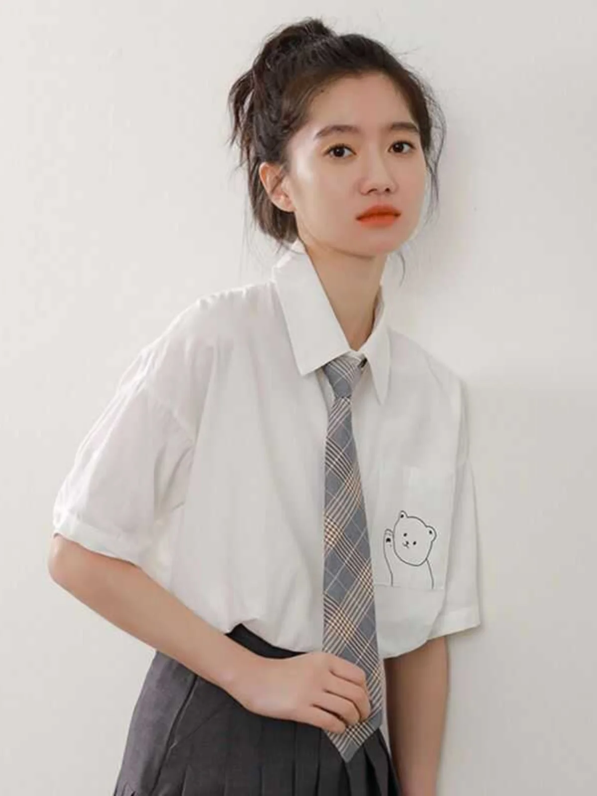 Summer Commute Style Bear JK Turn-down Collar Shirt Jacket Short Sleeve Five Sleeve Collar Blouse Loose Fit British Style
Summer Commute Style Bear JK Turn-down Collar Shirt Jacket Short Sleeve Five Sleeve Collar Blouse Loose Fit British Style