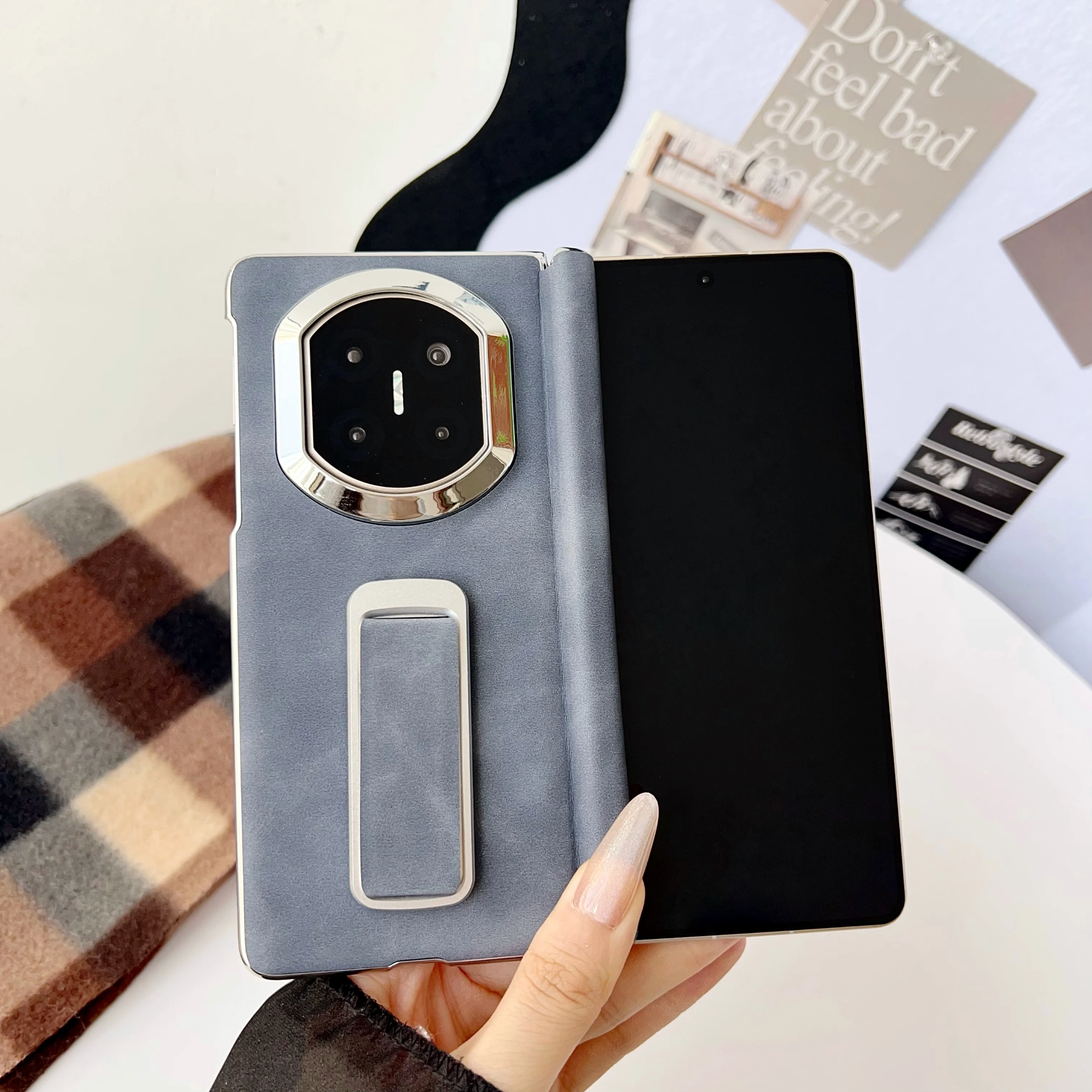 Center-axis magnetic leatherette case compatible with Huawei Mate X7, with 270-degree wrist strap stand, shockproof
Center-axis magnetic leatherette case compatible with Huawei Mate X7, with 270-degree wrist strap stand, shockproof