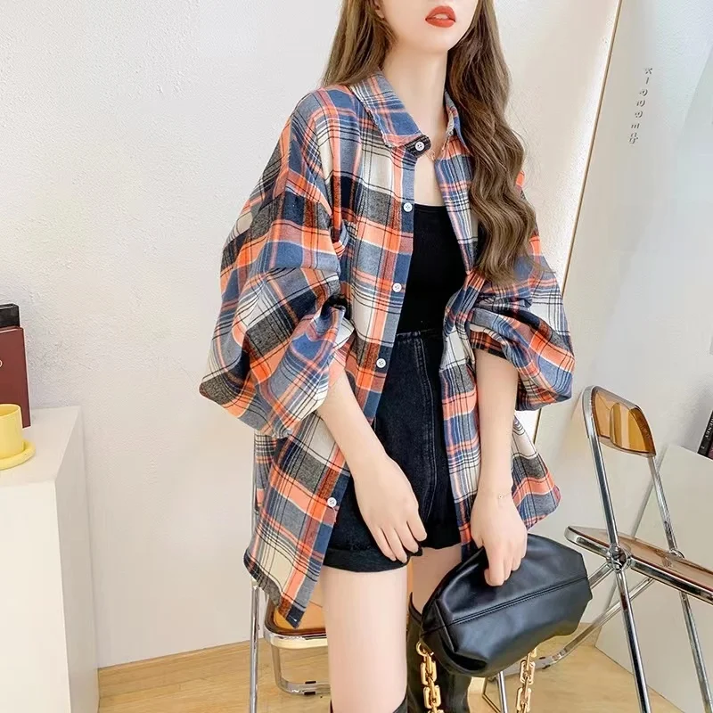Women's Plaid irt Long Sve Autumn New Korean Sle BF Retro Outerwear Versatile Hong Kong Sle Faionable Button up Coat
Women's Plaid irt Long Sve Autumn New Korean Sle BF Retro Outerwear Versatile Hong Kong Sle Faionable Button up Coat