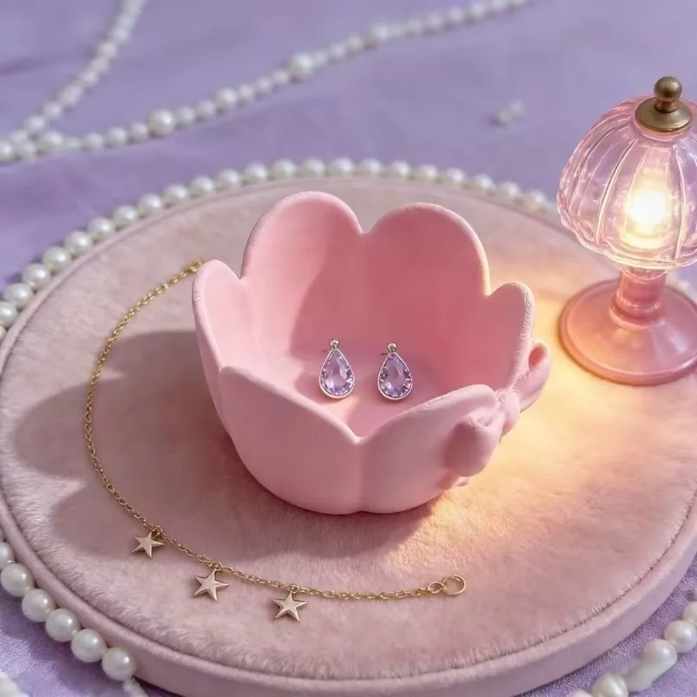 New Plastic Material Bowknot Storage Dish Pure White Decorative Jewelry Tray Cute Style Simple Design Key Storage Box Bedroom
New Plastic Material Bowknot Storage Dish Pure White Decorative Jewelry Tray Cute Style Simple Design Key Storage Box Bedroom