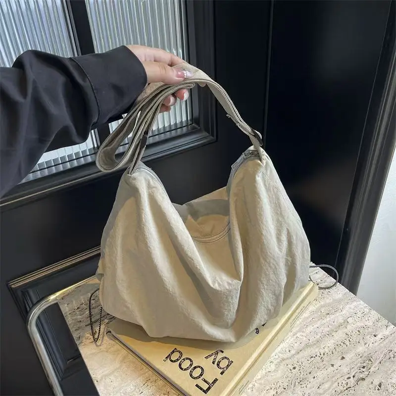 Lightweight casual style canvas crossbody bag women's korean large capacity tote bag class bag work clothing work shoulder bag
Lightweight casual style canvas crossbody bag women's korean large capacity tote bag class bag work clothing work shoulder bag