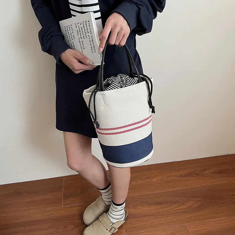High-End European Shoulder Bag: Creative Individual Ladies' Handbag, Trendy Light Luxury Essential 2025
High-End European Shoulder Bag: Creative Individual Ladies' Handbag, Trendy Light Luxury Essential 2025