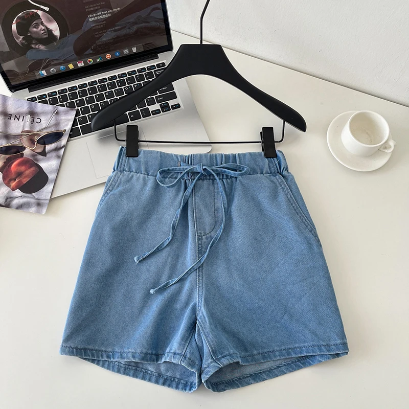Korean version high waisted denim lace up wide leg shorts women in the spring and summer loose solid versatile casual pants
Korean version high waisted denim lace up wide leg shorts women in the spring and summer loose solid versatile casual pants
