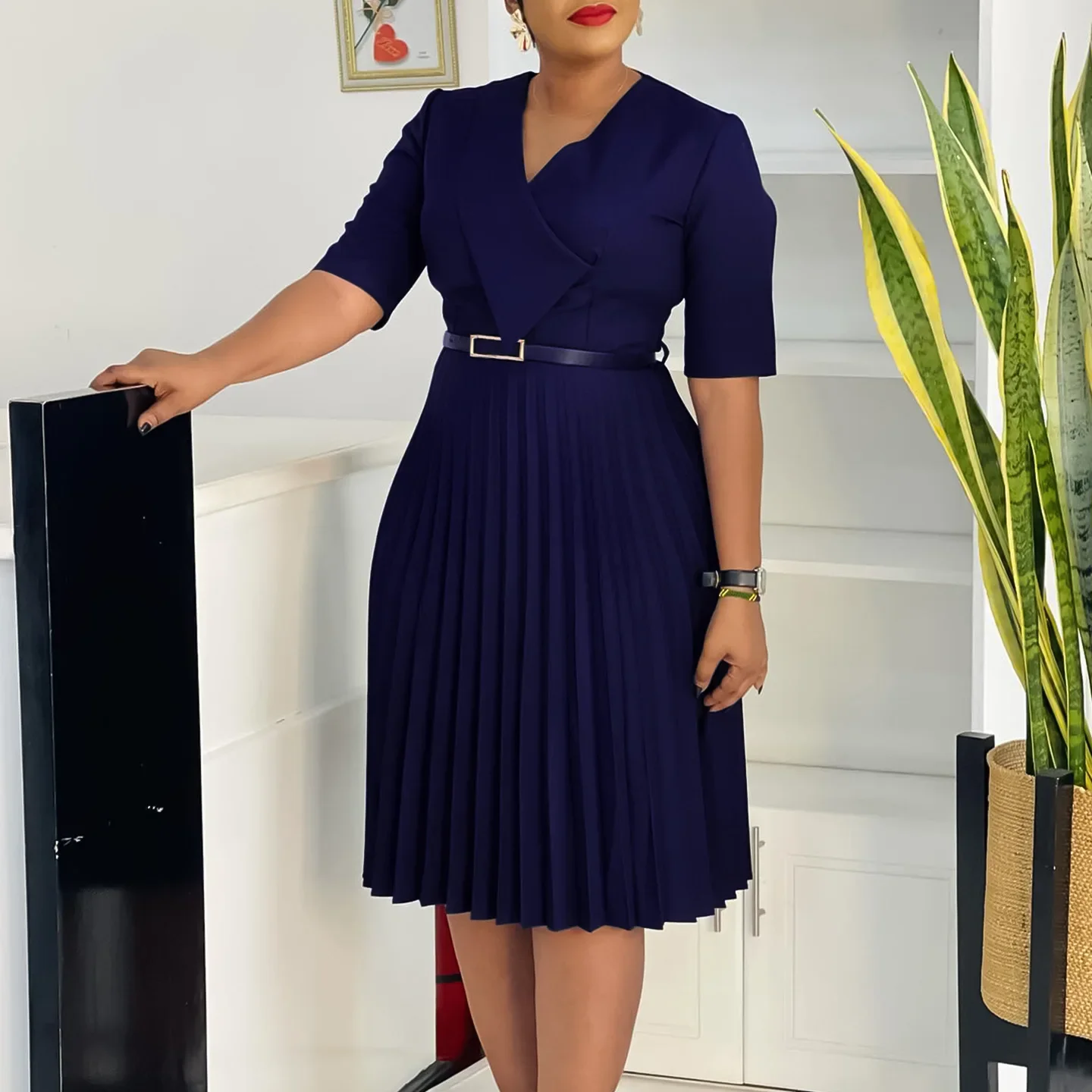 Fashionable African Style Pleated Dress D562 Women's Summer New Arrival V-neck Solid Color Large Size Dress Elegant Atmosphere
Fashionable African Style Pleated Dress D562 Women's Summer New Arrival V-neck Solid Color Large Size Dress Elegant Atmosphere
