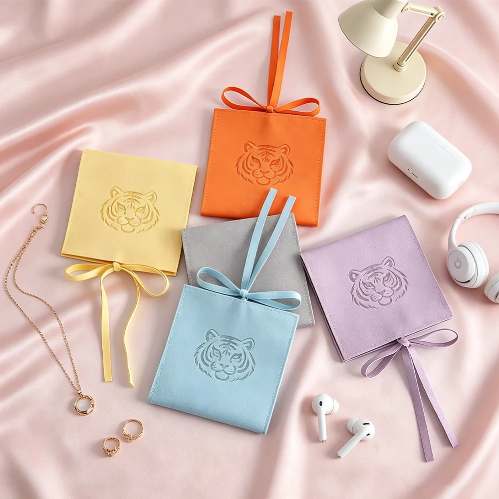 Wholesale Microfiber Jewelry Pouches Customized Suede Jewelry Envelope Bag with Rope Packaging Wedding Favors Gift Party Storage
Wholesale Microfiber Jewelry Pouches Customized Suede Jewelry Envelope Bag with Rope Packaging Wedding Favors Gift Party Storage