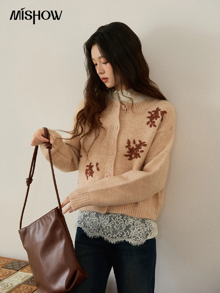 MISHOW женский вязаный кардиган из шерсти 202, кардиган с цветочной вышивкой и круглым вырезом, повседневные топы с длинными рукавами, женская одежда MXE86Z2724
MISHOW женский вязаный кардиган из шерсти 202, кардиган с цветочной вышивкой и круглым вырезом, повседневные топы с длинными рукавами, женская одежда MXE86Z2724