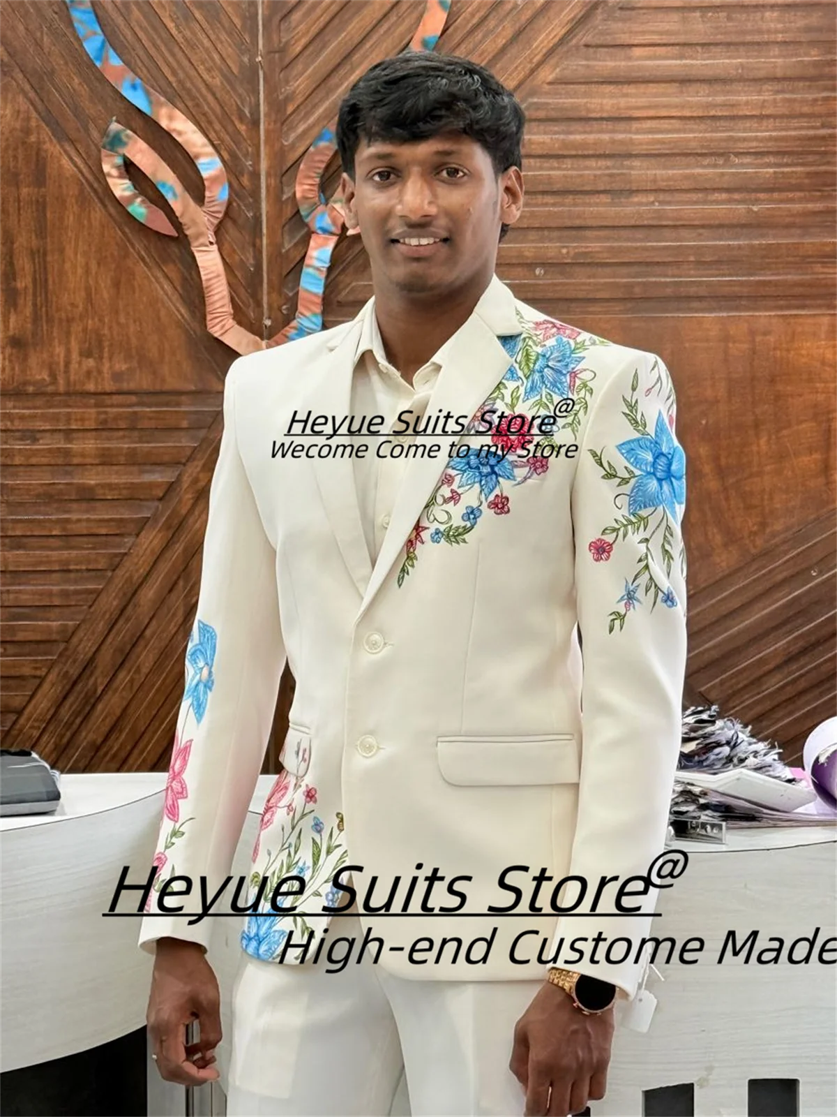 Customized Groom Wedding Tuxedos Gorgeous Flower Embroidery Slim Fit Notched Lapel Men Suits 2 Pieces Sets Male Prom Blazers
Customized Groom Wedding Tuxedos Gorgeous Flower Embroidery Slim Fit Notched Lapel Men Suits 2 Pieces Sets Male Prom Blazers
