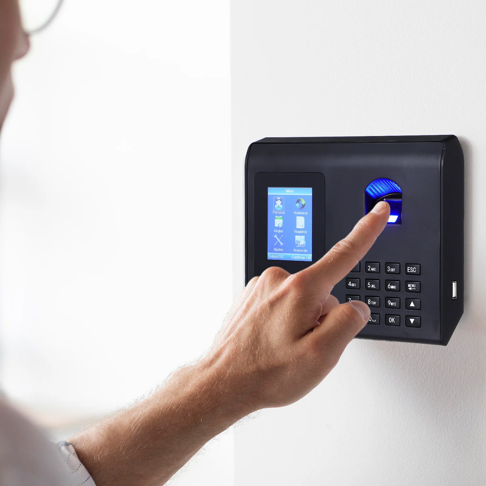 1pc 500 Faces 1500 Fingerprints Face Recognition Attendance Machine Optical Collector Usb Export Low Light Support Office Small
1pc 500 Faces 1500 Fingerprints Face Recognition Attendance Machine Optical Collector Usb Export Low Light Support Office Small