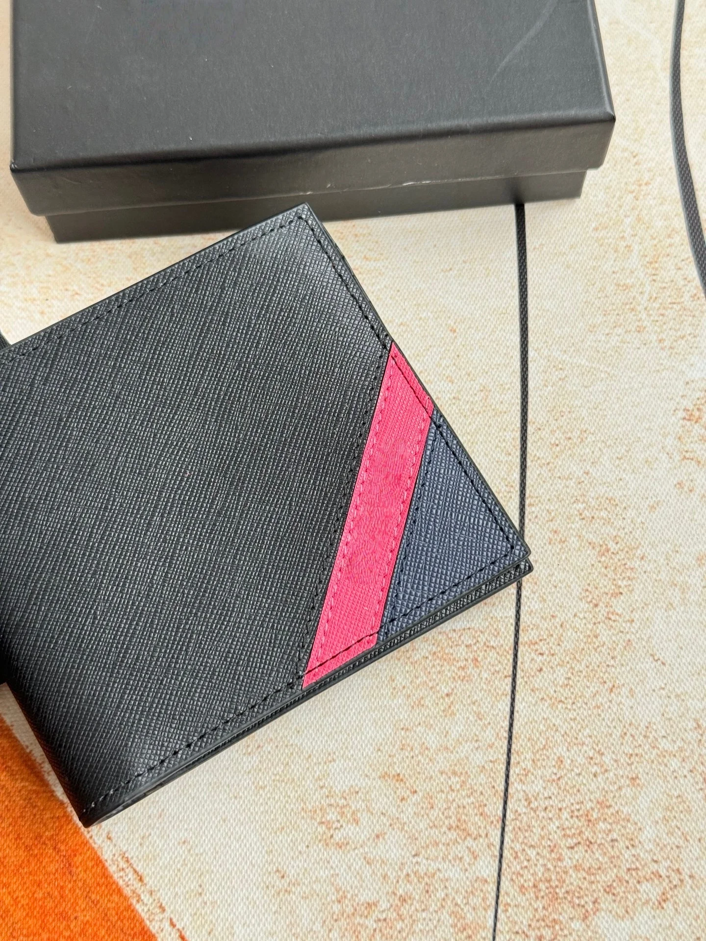 Luxury Brand Short Wallet Leatther Money Clips Coin Purses Lightweight Premium Gift Cowhide Material 2M0513 Handmade Card Holder
Luxury Brand Short Wallet Leatther Money Clips Coin Purses Lightweight Premium Gift Cowhide Material 2M0513 Handmade Card Holder
