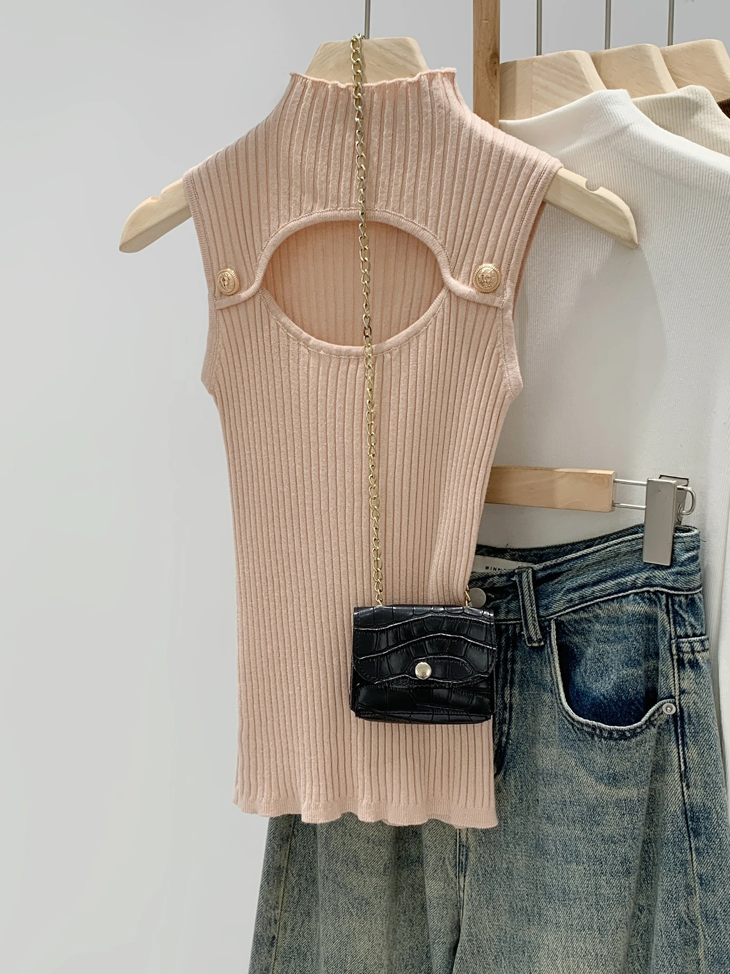 Thai Unique Half High Collar Hollow Metal Buckle Sleeveless Knitted Vest Women Summer 2026 New Inner Wear Top Soft Knitted Vest
Thai Unique Half High Collar Hollow Metal Buckle Sleeveless Knitted Vest Women Summer 2026 New Inner Wear Top Soft Knitted Vest