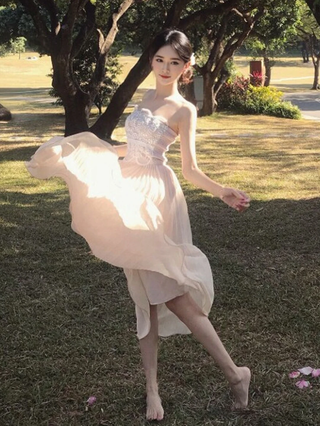 Summer Elegant Lace Splice Waist Cinched Dress Gentle Style Unique Beautiful Dress Atmosphere Feeling Good Looking Skirt
Summer Elegant Lace Splice Waist Cinched Dress Gentle Style Unique Beautiful Dress Atmosphere Feeling Good Looking Skirt