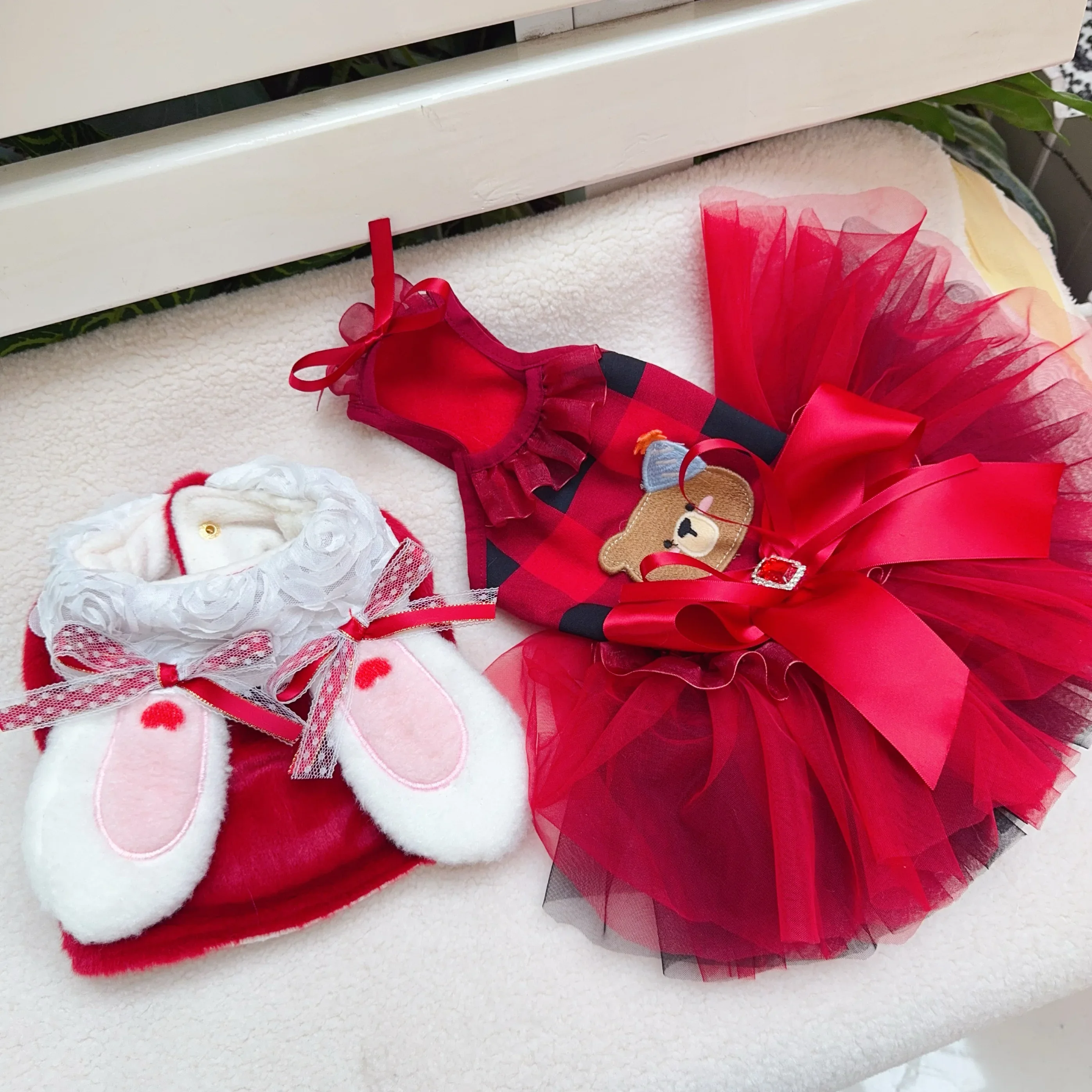Cute Wine Red Light Yellow Pet Dog Clothes Handmade Fashion Warm Cotton Plush Coats Sling Dress For Small Medium Dog Chihuahua
Cute Wine Red Light Yellow Pet Dog Clothes Handmade Fashion Warm Cotton Plush Coats Sling Dress For Small Medium Dog Chihuahua
