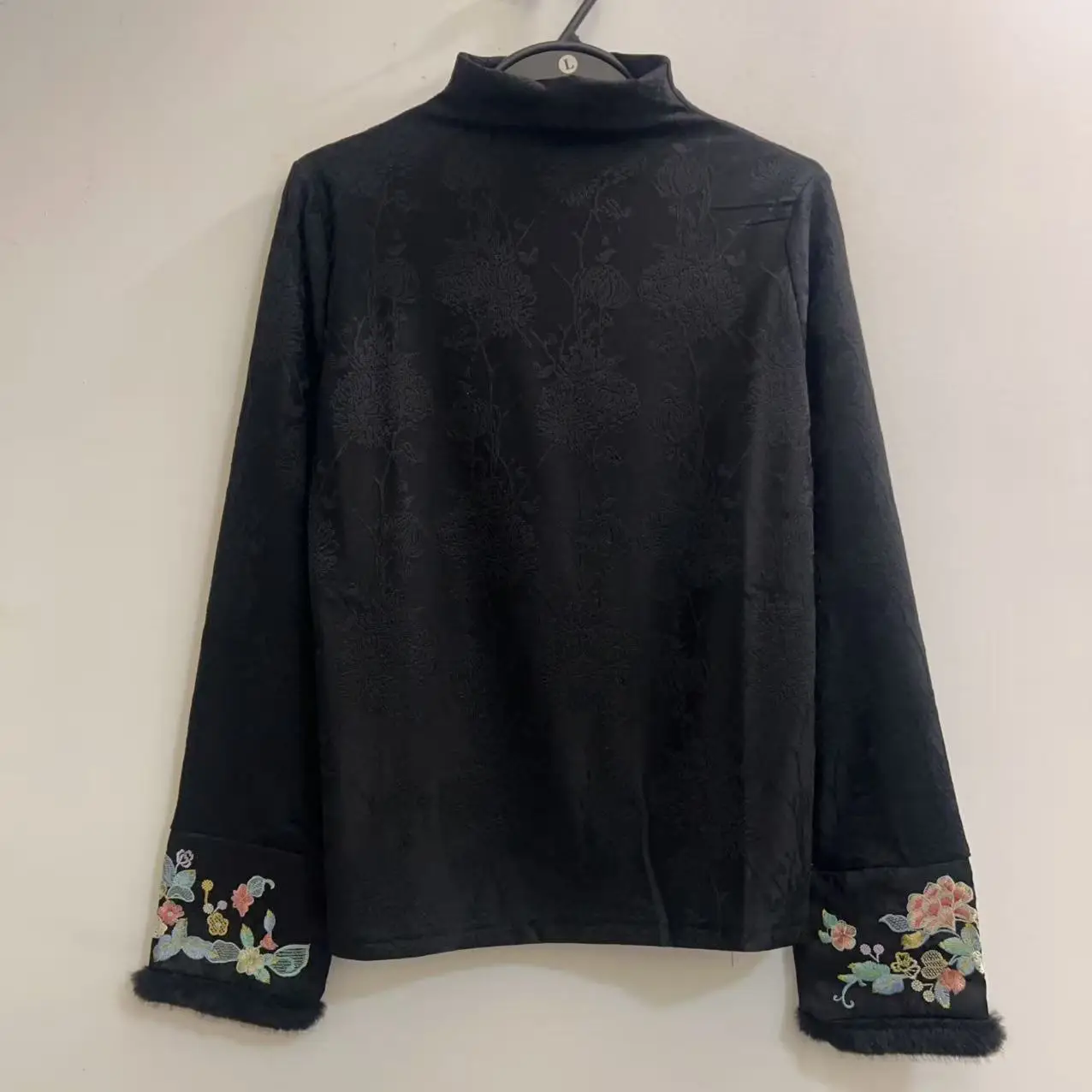 Элегантная женская блузка с китайской вышивкой и длинными рукавами, черная, базовый слой, высококачественный дизайн, осень-зима, новинка
Элегантная женская блузка с китайской вышивкой и длинными рукавами, черная, базовый слой, высококачественный дизайн, осень-зима, новинка