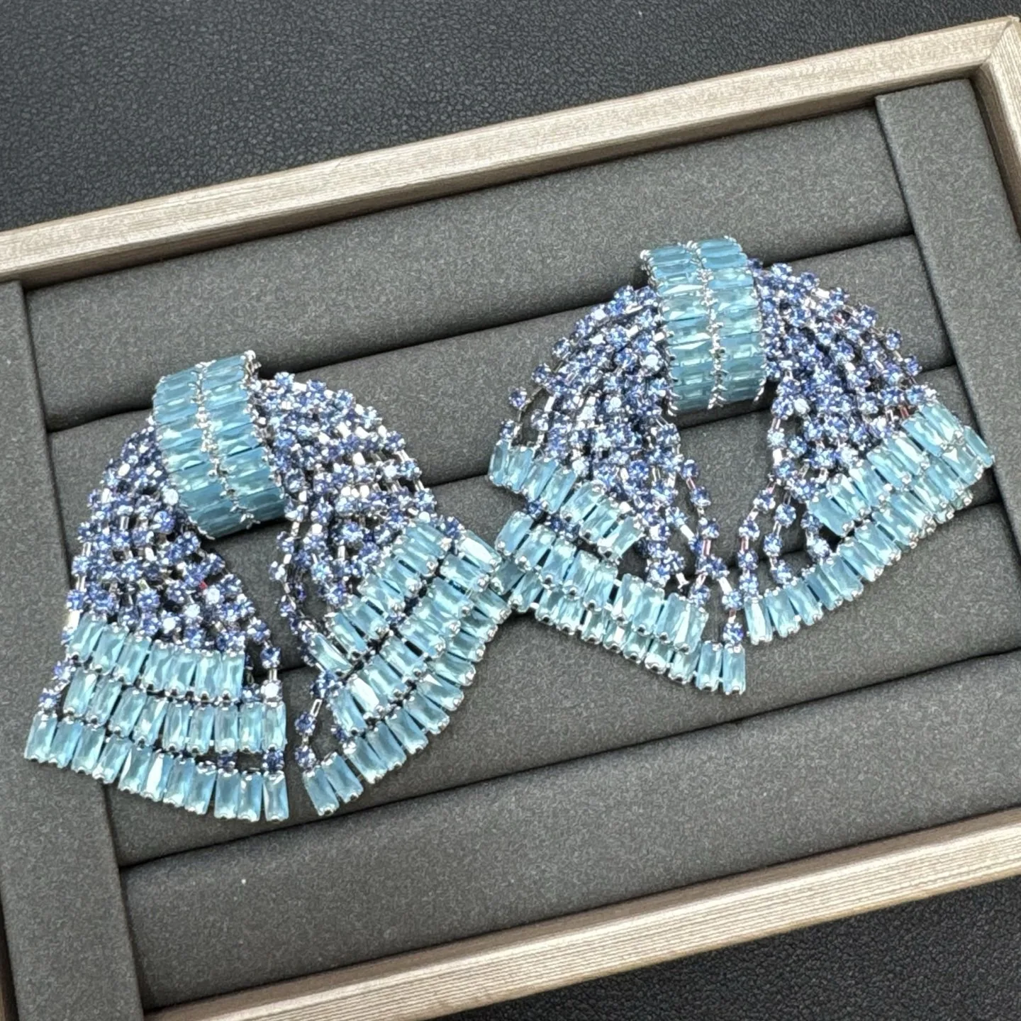 unique fashion earrings for women luxury jewelry cubic zirconia blue pink stud earrings wedding dinner party anniversary gift
unique fashion earrings for women luxury jewelry cubic zirconia blue pink stud earrings wedding dinner party anniversary gift