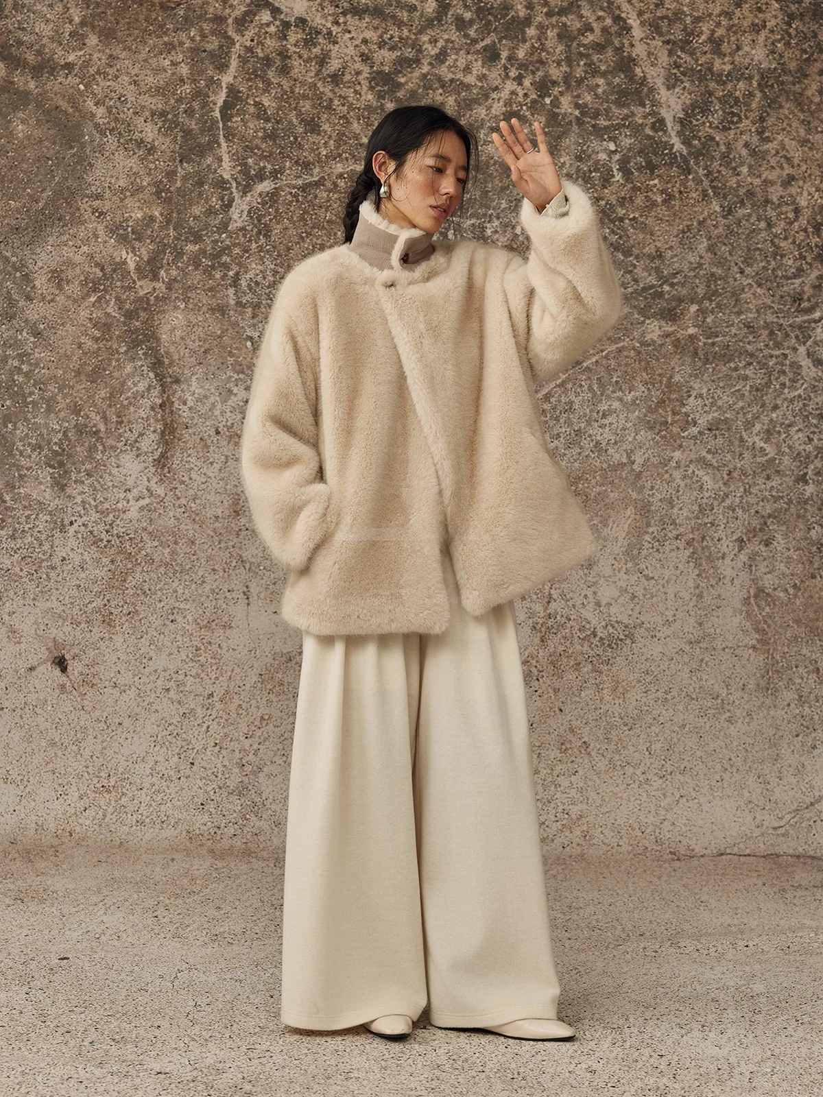 Пальто женское двустороннее из плюшевого вельвета с однобортной застежкой, прямого кроя, утепленное, с длинными рукавами, хлопковое, верхняя одежда
Пальто женское двустороннее из плюшевого вельвета с однобортной застежкой, прямого кроя, утепленное, с длинными рукавами, хлопковое, верхняя одежда