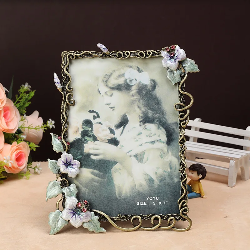 Fashionable European style retro metal photo frame table, home ornament decoration embellishment photo frame
Fashionable European style retro metal photo frame table, home ornament decoration embellishment photo frame