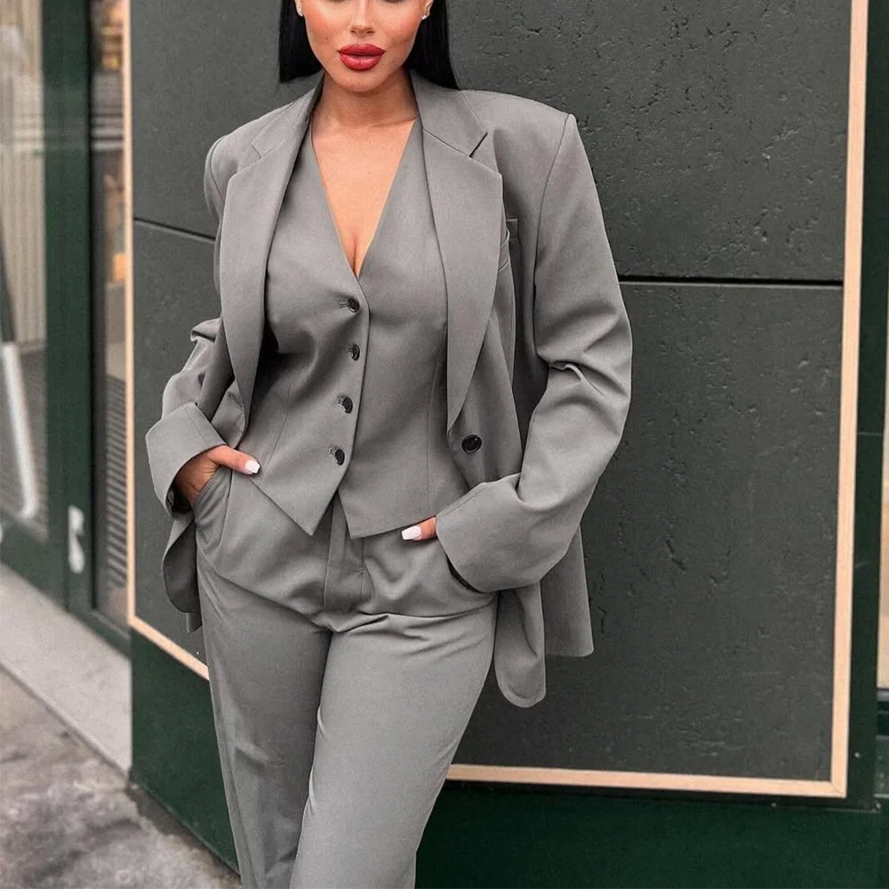Professional Women Suit Chic Notched Lapel Blazer Single Breasted Classic Design Business Formal Outfit Office Wear Three Pieces
Professional Women Suit Chic Notched Lapel Blazer Single Breasted Classic Design Business Formal Outfit Office Wear Three Pieces
