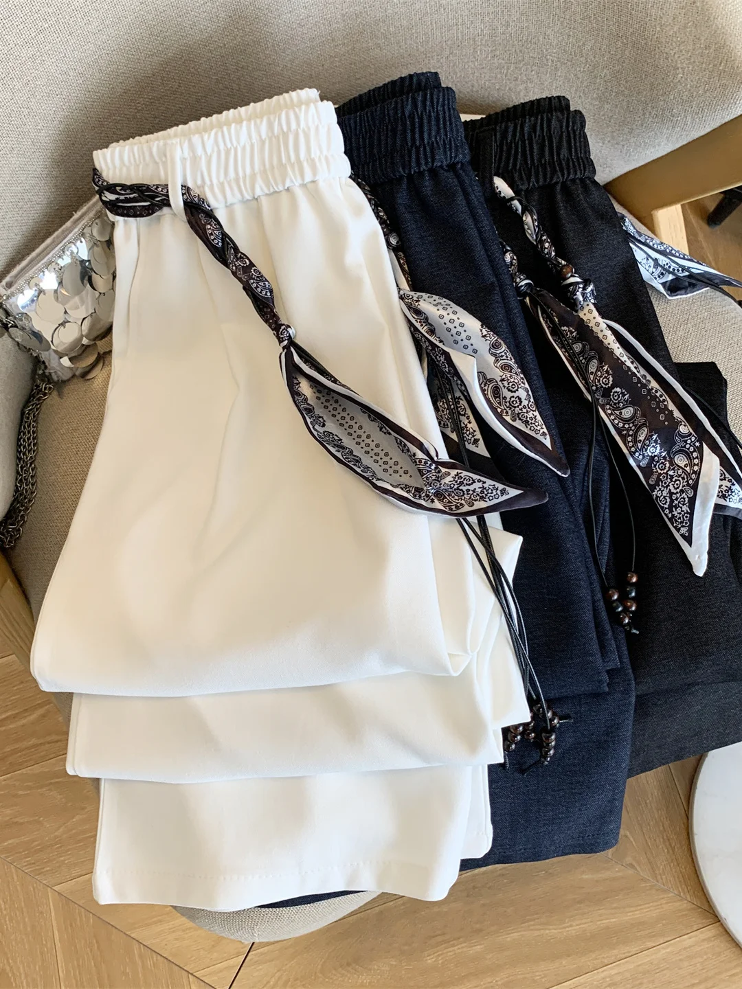 Casual Silk Scarf Wide Leg Pants Women's Autumn Winter New Loose High Waist Draping Straight Leg Long Pants Suit
Casual Silk Scarf Wide Leg Pants Women's Autumn Winter New Loose High Waist Draping Straight Leg Long Pants Suit