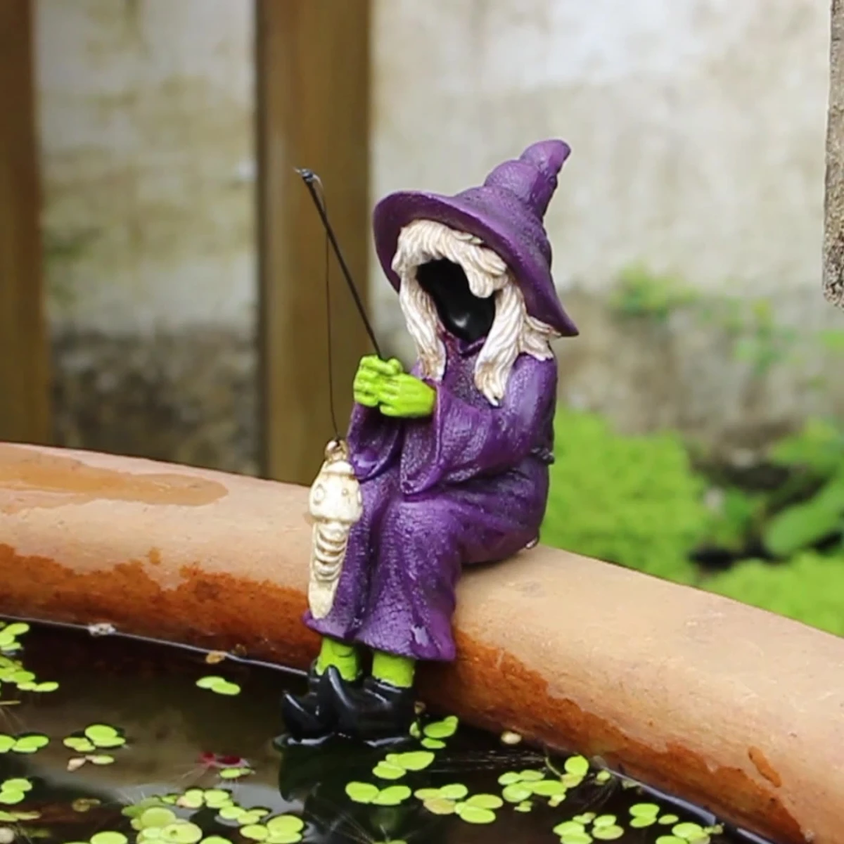 Halloween Ghost Festival Fishing Witch Resin Craft Ornament Fishing Fish Tank Ornament Gift
Halloween Ghost Festival Fishing Witch Resin Craft Ornament Fishing Fish Tank Ornament Gift