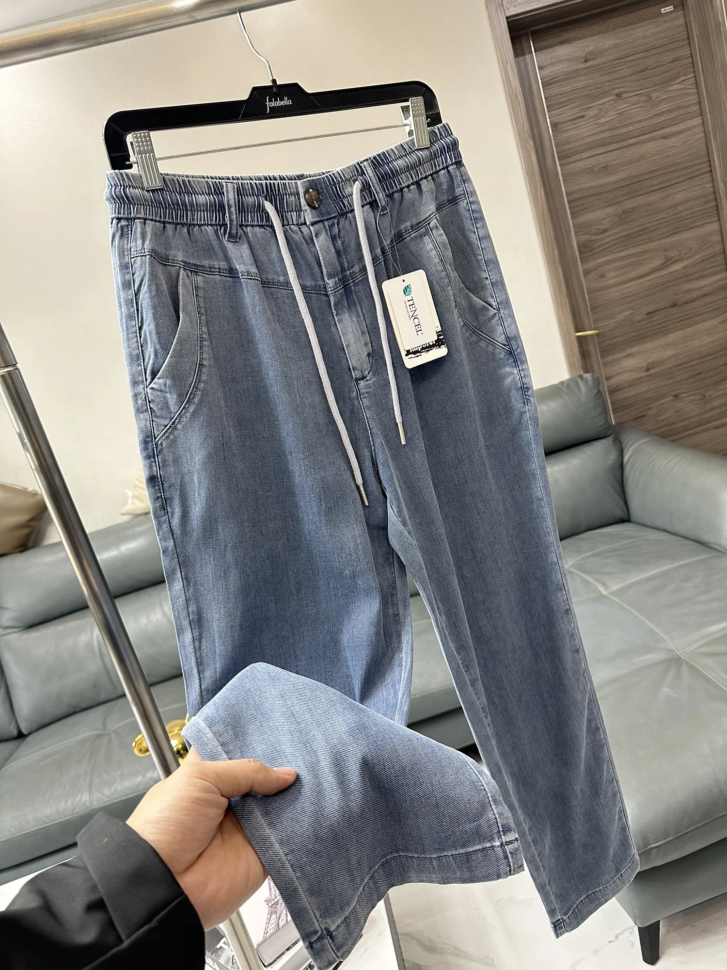 Cool Breathable High Waist Straight Leg Denim Jeans Elastic Waist Casual Pants for Men And Women Summer Fashion
Cool Breathable High Waist Straight Leg Denim Jeans Elastic Waist Casual Pants for Men And Women Summer Fashion