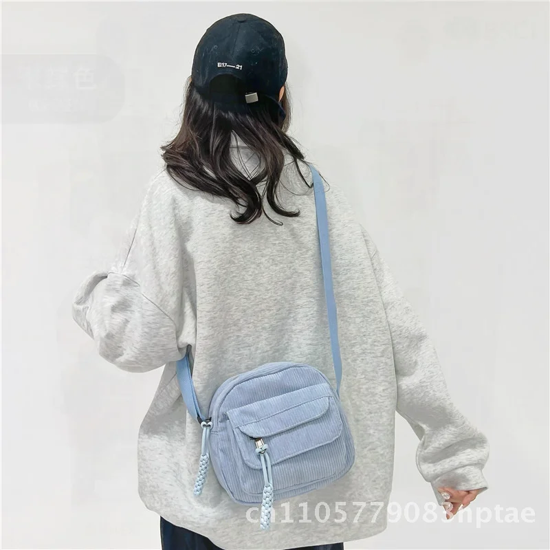 Spring 2024 Corduroy Solid Color Ruiying Cloth Crossbody Bag for Girls Campus Style Shoulder Small Trendy Bag Zipper Opening
Spring 2024 Corduroy Solid Color Ruiying Cloth Crossbody Bag for Girls Campus Style Shoulder Small Trendy Bag Zipper Opening