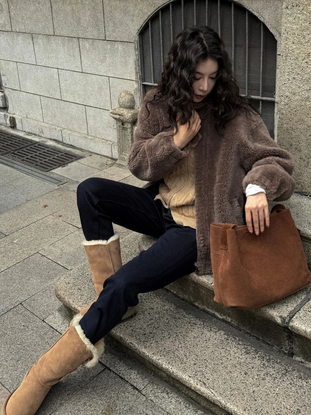 Женское премиальное шерстяное пальто Nana Tall DMX B2503: двустороннее, с кожаными и меховыми вставками, утепленное, осенне-зимнее
Женское премиальное шерстяное пальто Nana Tall DMX B2503: двустороннее, с кожаными и меховыми вставками, утепленное, осенне-зимнее