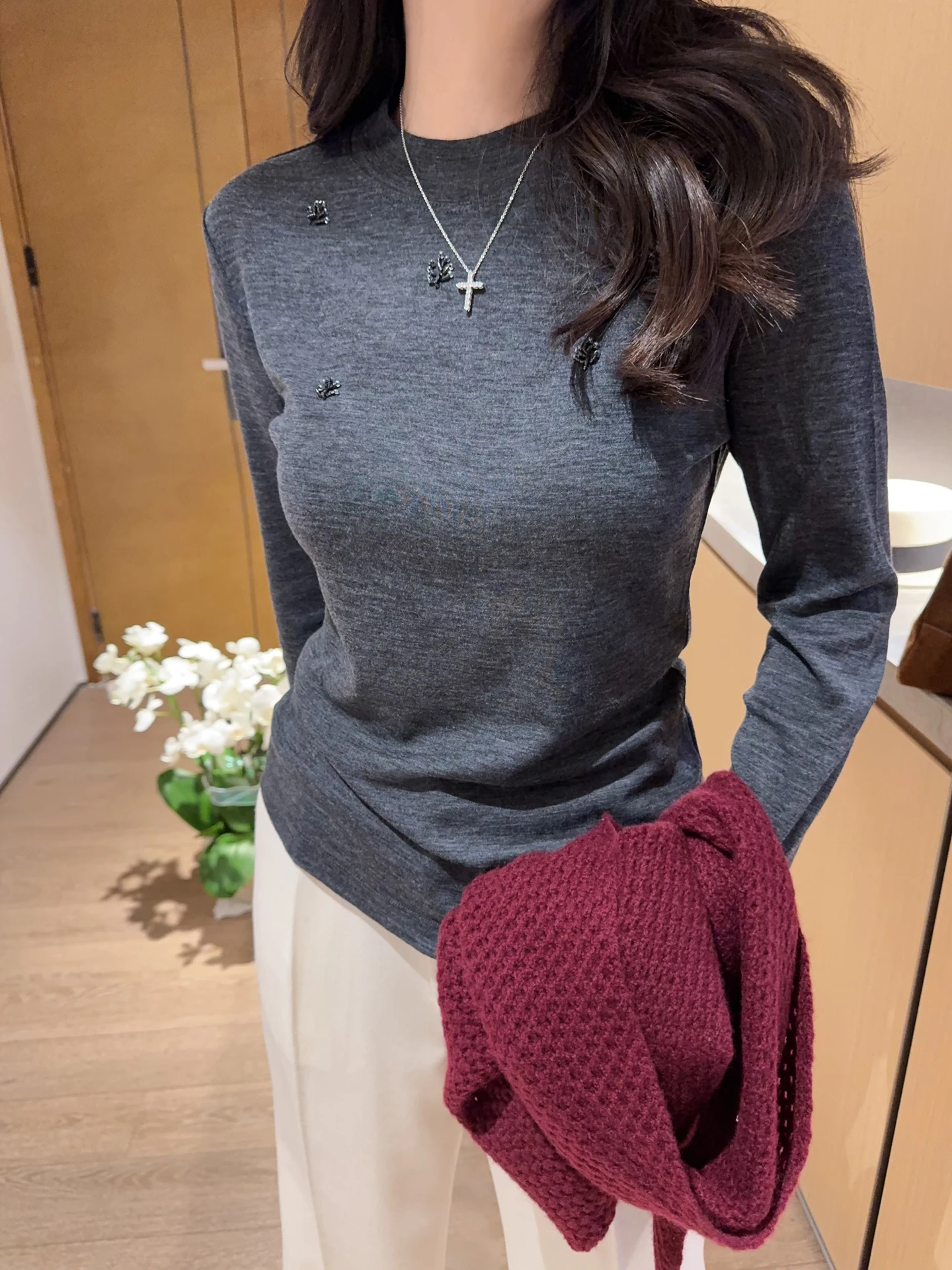 Casual Chic Woolen Long Sleeve T-Shirt Pearl Embellished Women's Base Shirt Versatile Autumn New Style Fashionable Top
Casual Chic Woolen Long Sleeve T-Shirt Pearl Embellished Women's Base Shirt Versatile Autumn New Style Fashionable Top