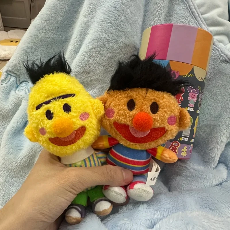 New Genuine Sesame Street Pray For Auspiciousness Series Blind Box Gordon Robinson Susan Robinson Bob Johnson Doll Pendant Gift
New Genuine Sesame Street Pray For Auspiciousness Series Blind Box Gordon Robinson Susan Robinson Bob Johnson Doll Pendant Gift