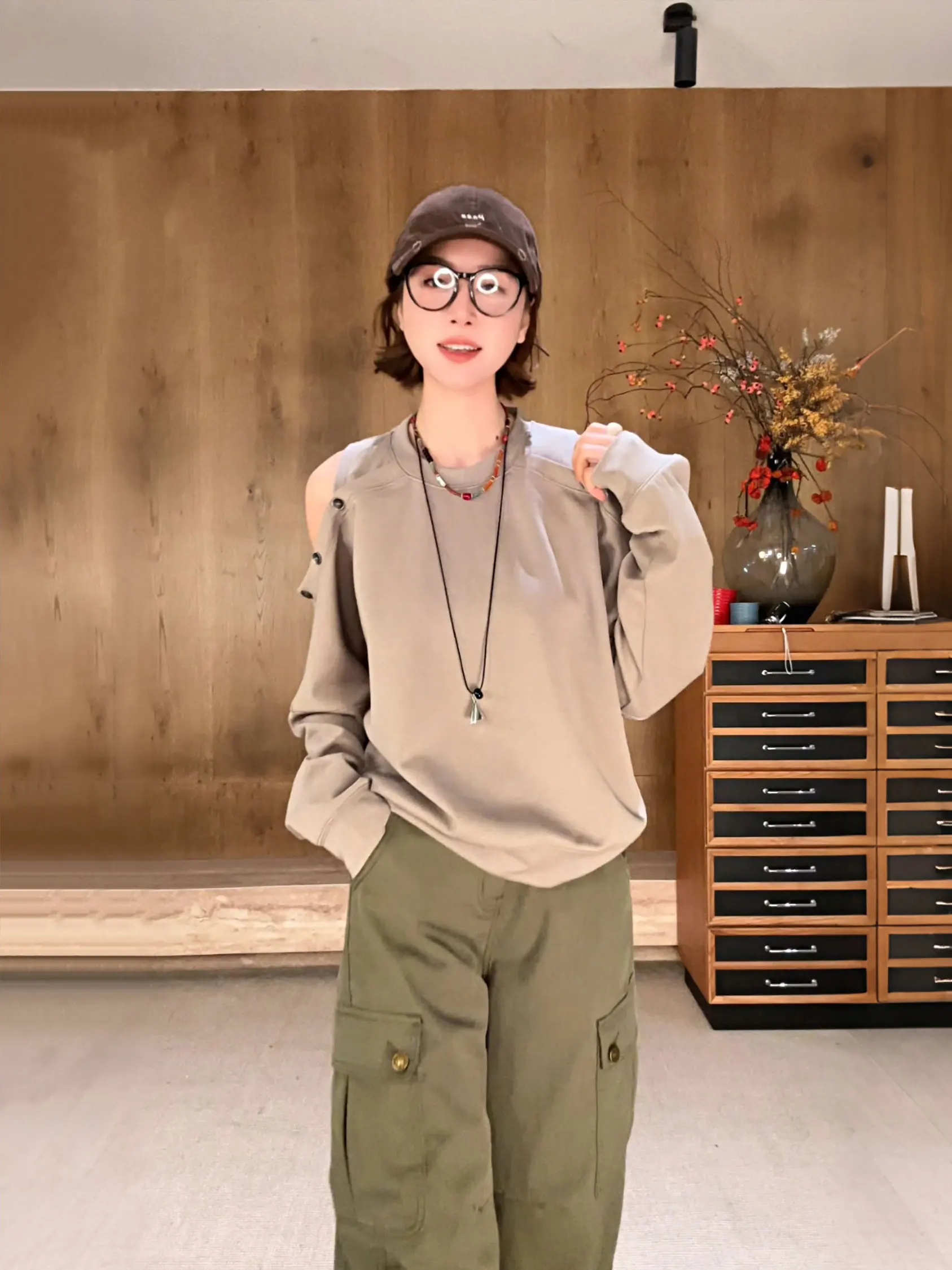 Shoulder Bared Long Sleeve T-Shirt Button Design Casual Style Versatile Slimming Minimalist Spring New Arrival Ladies' Top
Shoulder Bared Long Sleeve T-Shirt Button Design Casual Style Versatile Slimming Minimalist Spring New Arrival Ladies' Top