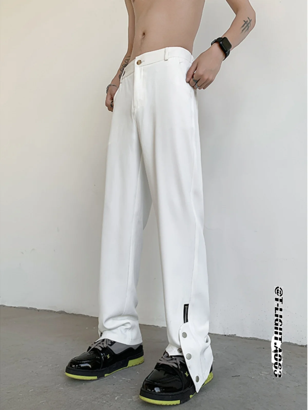 Белые мужские летние повседневные брюки из ледяного шелка, свободные, прямого кроя, на пуговицах, с широкими штанинами, тонкие, охлаждающие, модные, молодежные
Белые мужские летние повседневные брюки из ледяного шелка, свободные, прямого кроя, на пуговицах, с широкими штанинами, тонкие, охлаждающие, модные, молодежные