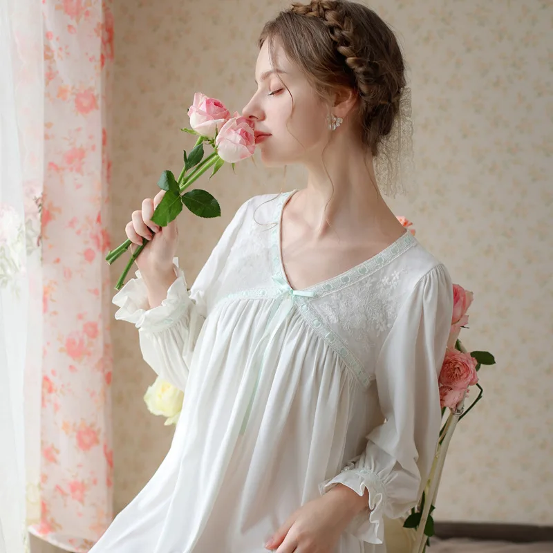 Vintage Long Sleeve Night Dress Women Spring Autumn Sexy Lace Cotton V Neck White Fairy Sweet Nightgowns Loose Sleepwear Nightie
Vintage Long Sleeve Night Dress Women Spring Autumn Sexy Lace Cotton V Neck White Fairy Sweet Nightgowns Loose Sleepwear Nightie