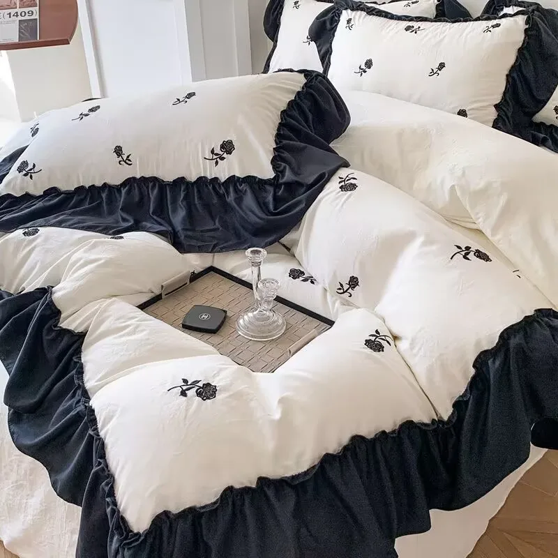 French Princess Style Bedding Sets Hepburn Style Bow Quilt Cover Romantic Bedclothes Decor Woman Girls Bedroom Duvet Cover 4pcs
French Princess Style Bedding Sets Hepburn Style Bow Quilt Cover Romantic Bedclothes Decor Woman Girls Bedroom Duvet Cover 4pcs