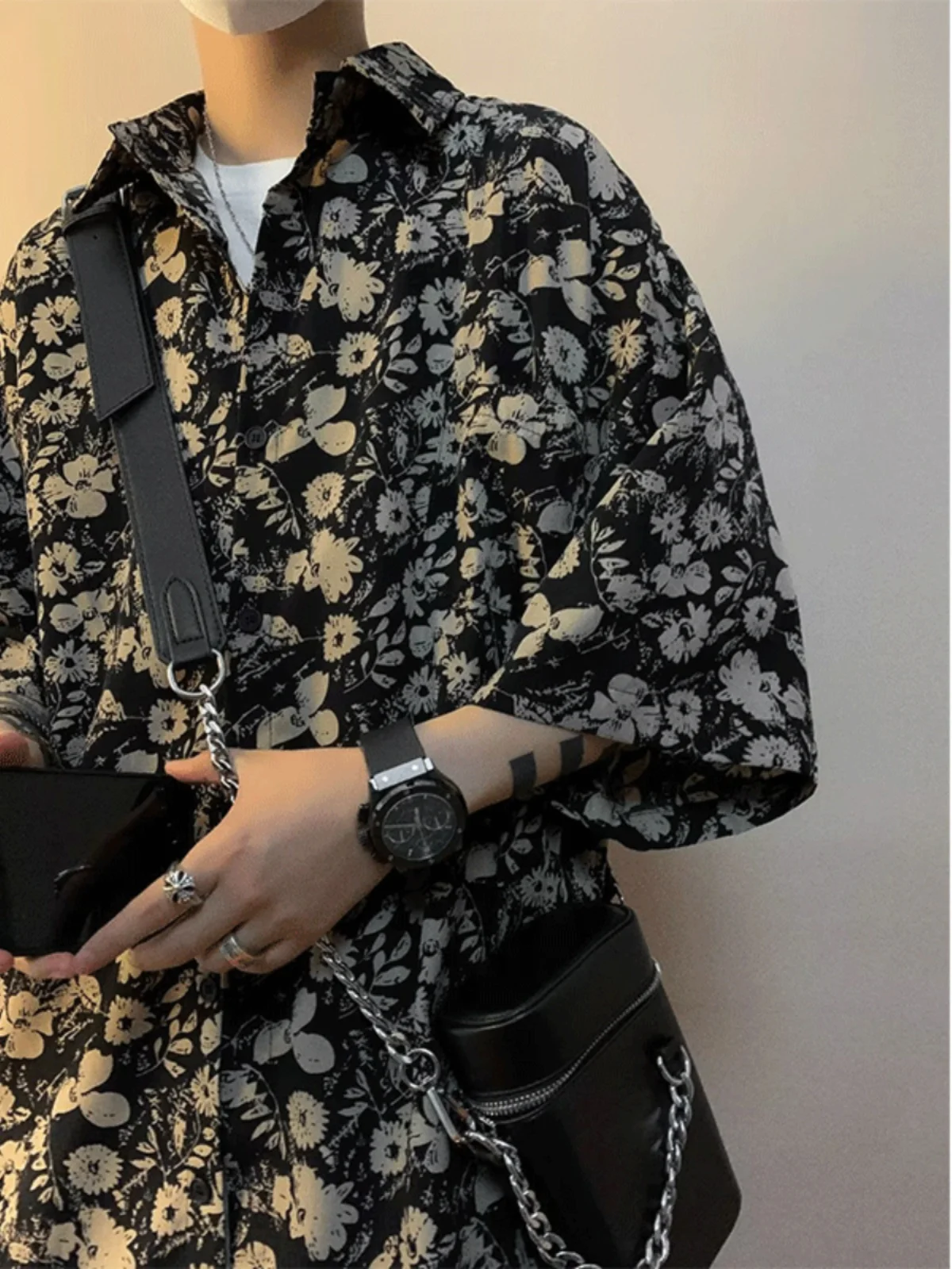 Cleanfit Baroque Ice Silk Flower Men's Short Sleeve Shirt Vintage American Retro Design Loose Fit Youth Trend Spring Summer
Cleanfit Baroque Ice Silk Flower Men's Short Sleeve Shirt Vintage American Retro Design Loose Fit Youth Trend Spring Summer