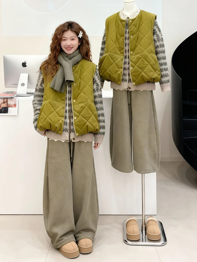Green down Vest Knitted Sweater Casual Pants Three Piece Set Winter New Style Women's Loose Fit High Waist Commute Fashion
Green down Vest Knitted Sweater Casual Pants Three Piece Set Winter New Style Women's Loose Fit High Waist Commute Fashion