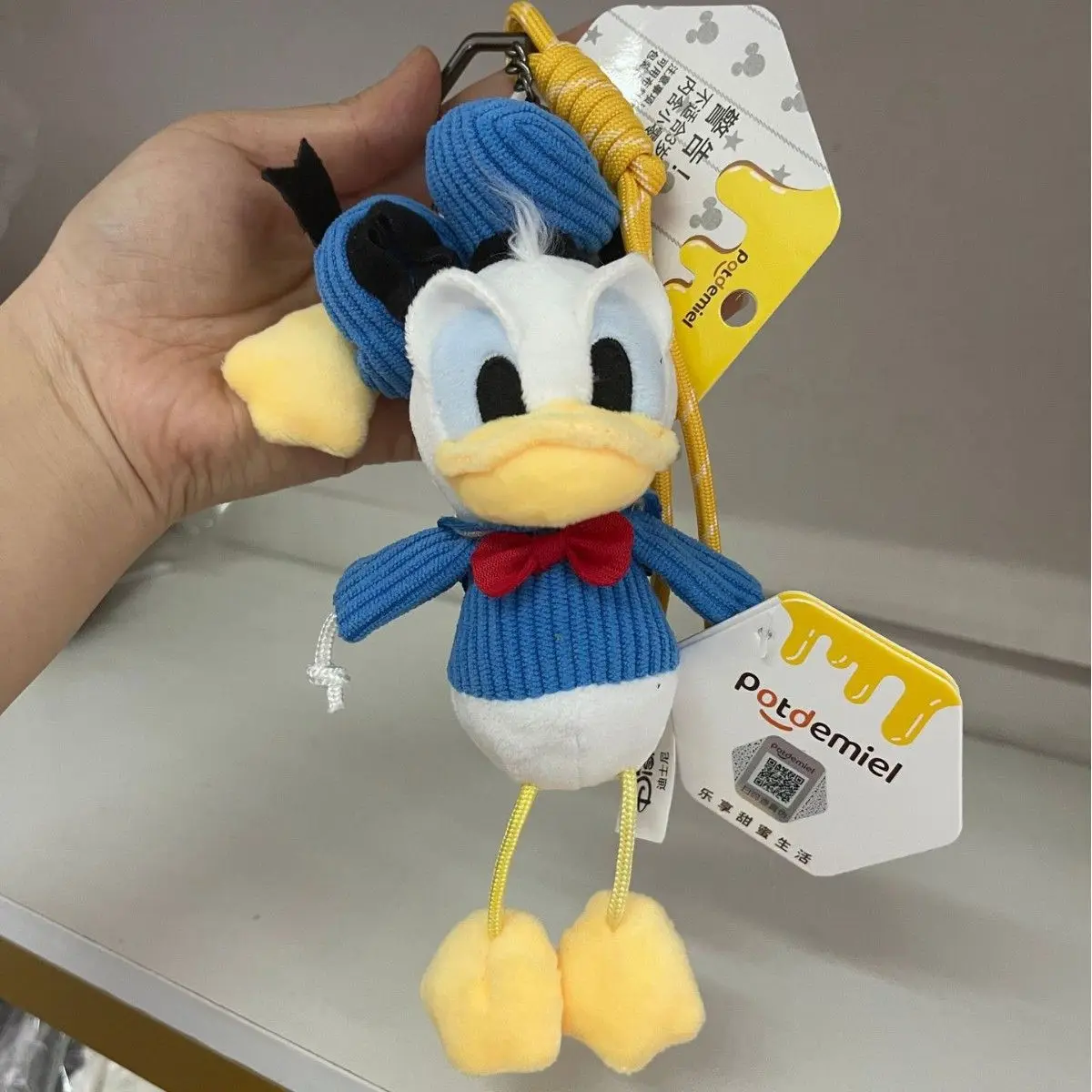 Genuine Donald Duck Clever Plush Pendant, Disney Cartoon Doll Ornament, Trendy All Match Bag Keychain Gift For Teenagers
Genuine Donald Duck Clever Plush Pendant, Disney Cartoon Doll Ornament, Trendy All Match Bag Keychain Gift For Teenagers
