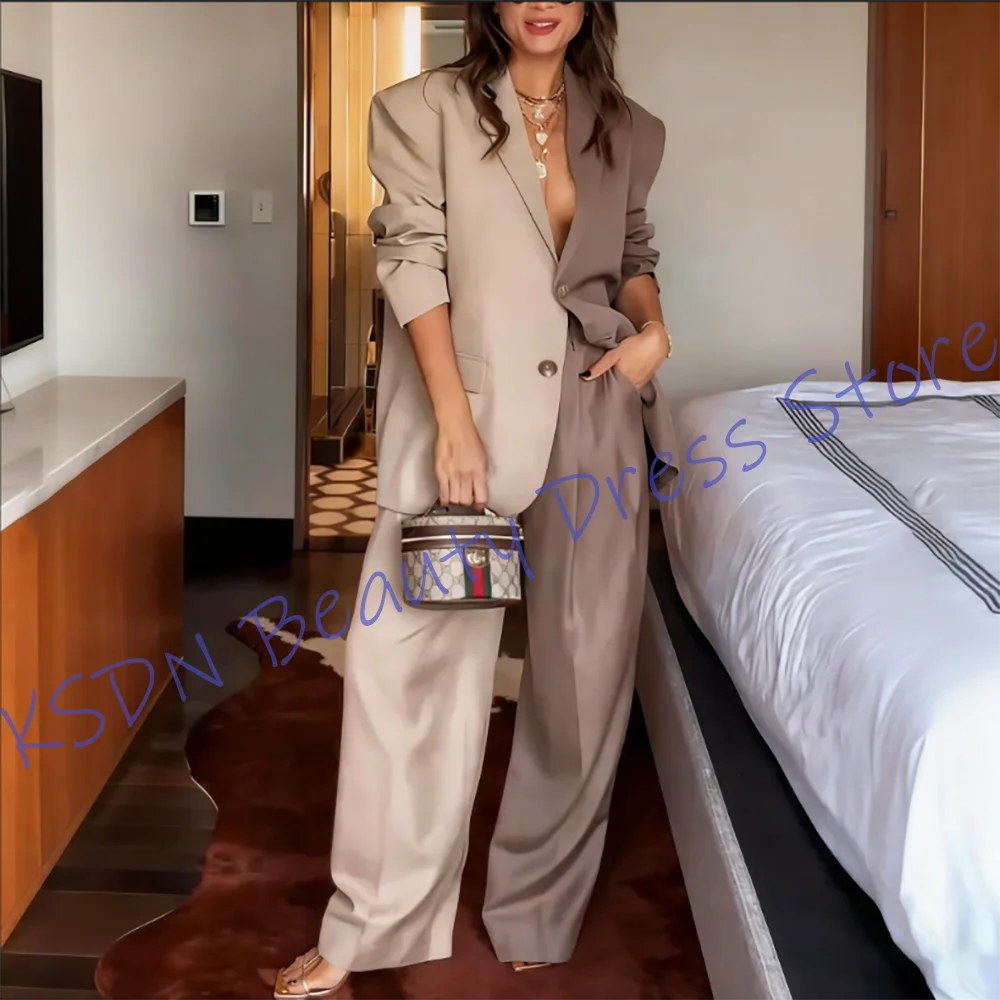 Стильная женская бежевая одежда с цветными блоками, однобортный пиджак с лацканами и широкие брюки, шикарная повседневная повседневная уличная одежда
Стильная женская бежевая одежда с цветными блоками, однобортный пиджак с лацканами и широкие брюки, шикарная повседневная повседневная уличная одежда