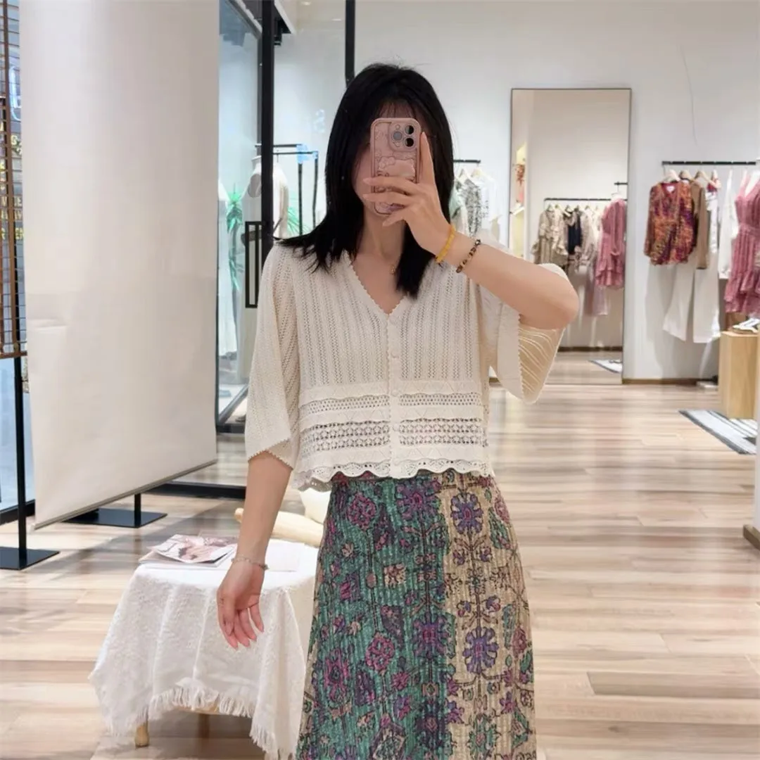 Paris Bas Knitted Hollow out Lightweight V-Neck Loose Fit Short Top Women's Fashion Spring Summer Cotton Blend Knitwear
Paris Bas Knitted Hollow out Lightweight V-Neck Loose Fit Short Top Women's Fashion Spring Summer Cotton Blend Knitwear