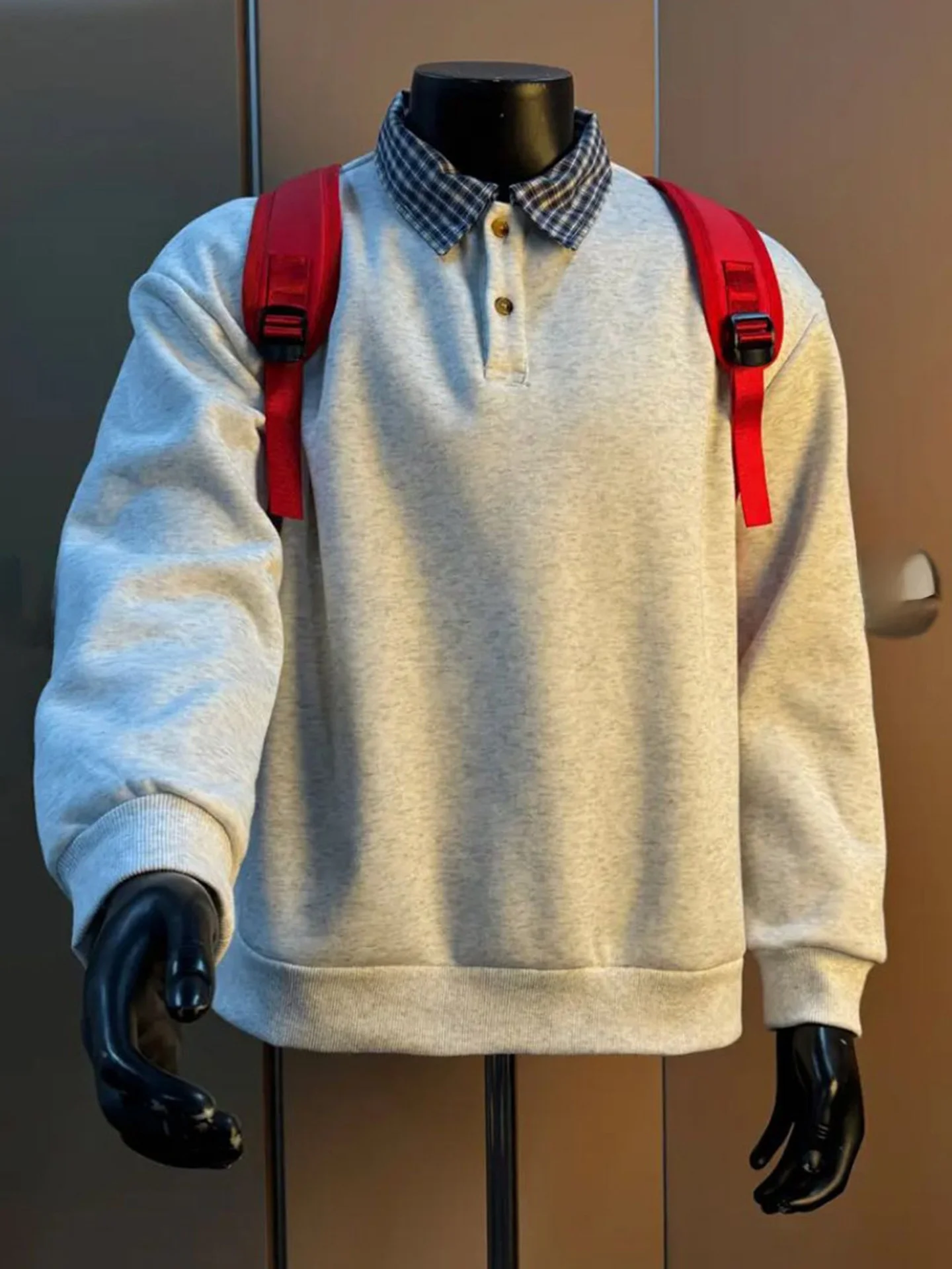 Мужская зимняя толстовка с флисовой подкладкой, воротником-пэчворк, длинными рукавами, стандартной посадкой, повседневная, удобная, утепленная.
Мужская зимняя толстовка с флисовой подкладкой, воротником-пэчворк, длинными рукавами, стандартной посадкой, повседневная, удобная, утепленная.