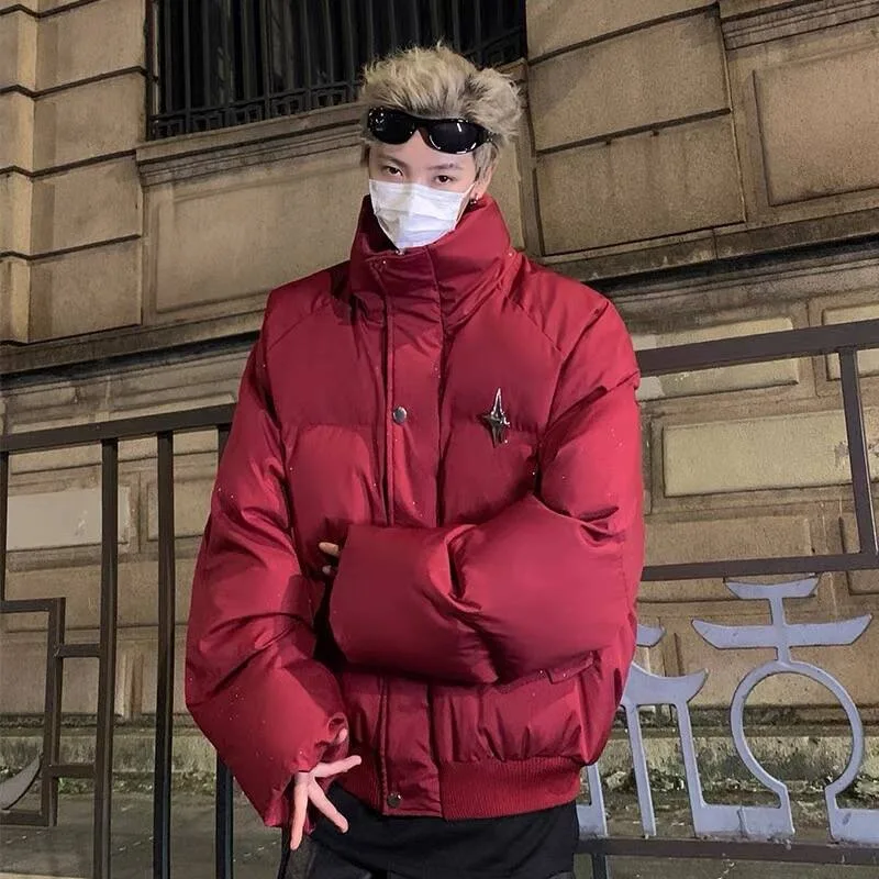 Утепленная хлопковая куртка мужская зимняя новая модель с металлическим декором, свободная теплая куртка, женская стеганая хлопковая куртка удлиненная с воротником-стойкой
Утепленная хлопковая куртка мужская зимняя новая модель с металлическим декором, свободная теплая куртка, женская стеганая хлопковая куртка удлиненная с воротником-стойкой