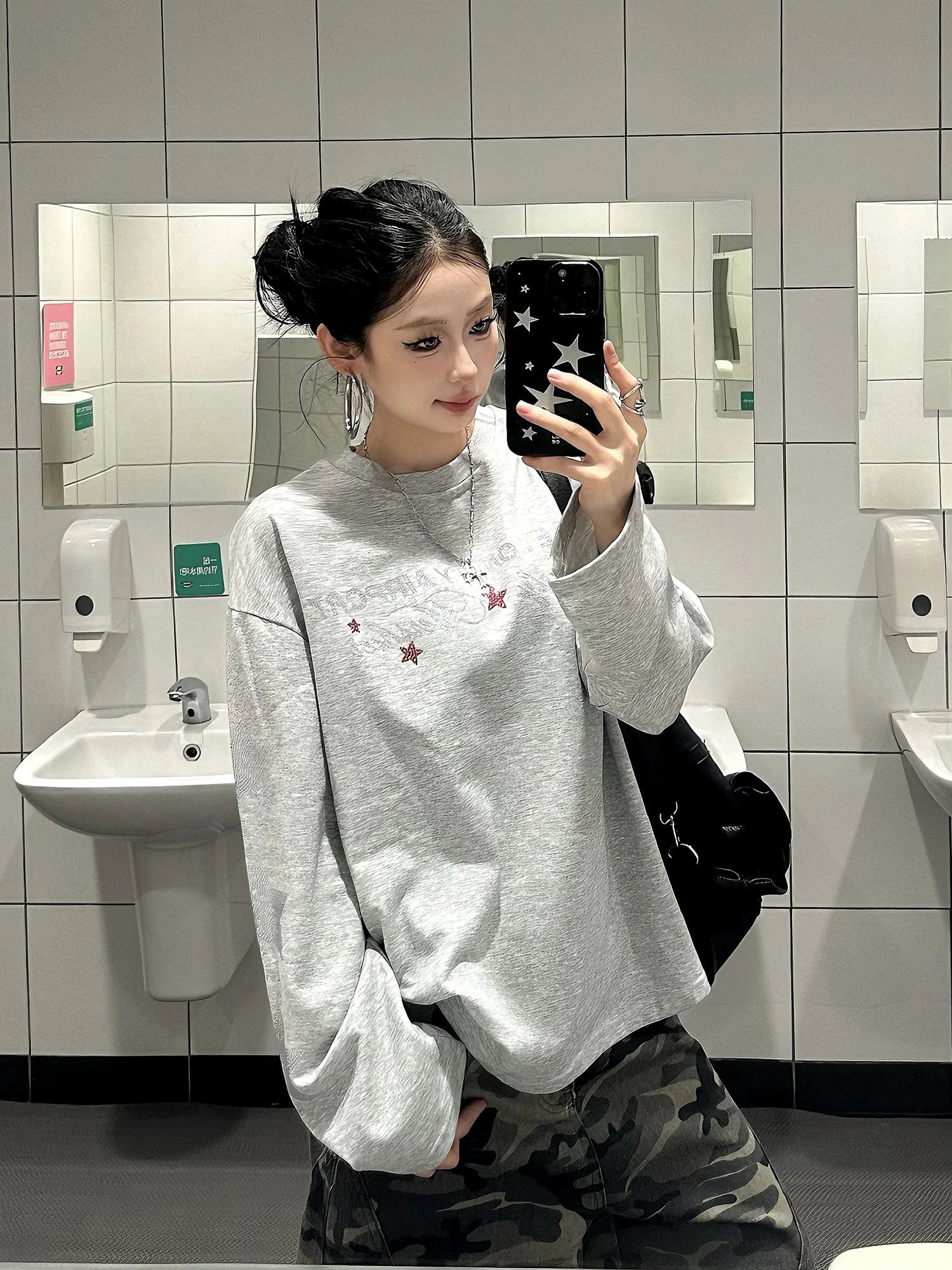 Повседневная свободная футболка с длинным рукавом, весенняя модная базовая модель с блестящими стразами для мужчин и женщин
Повседневная свободная футболка с длинным рукавом, весенняя модная базовая модель с блестящими стразами для мужчин и женщин