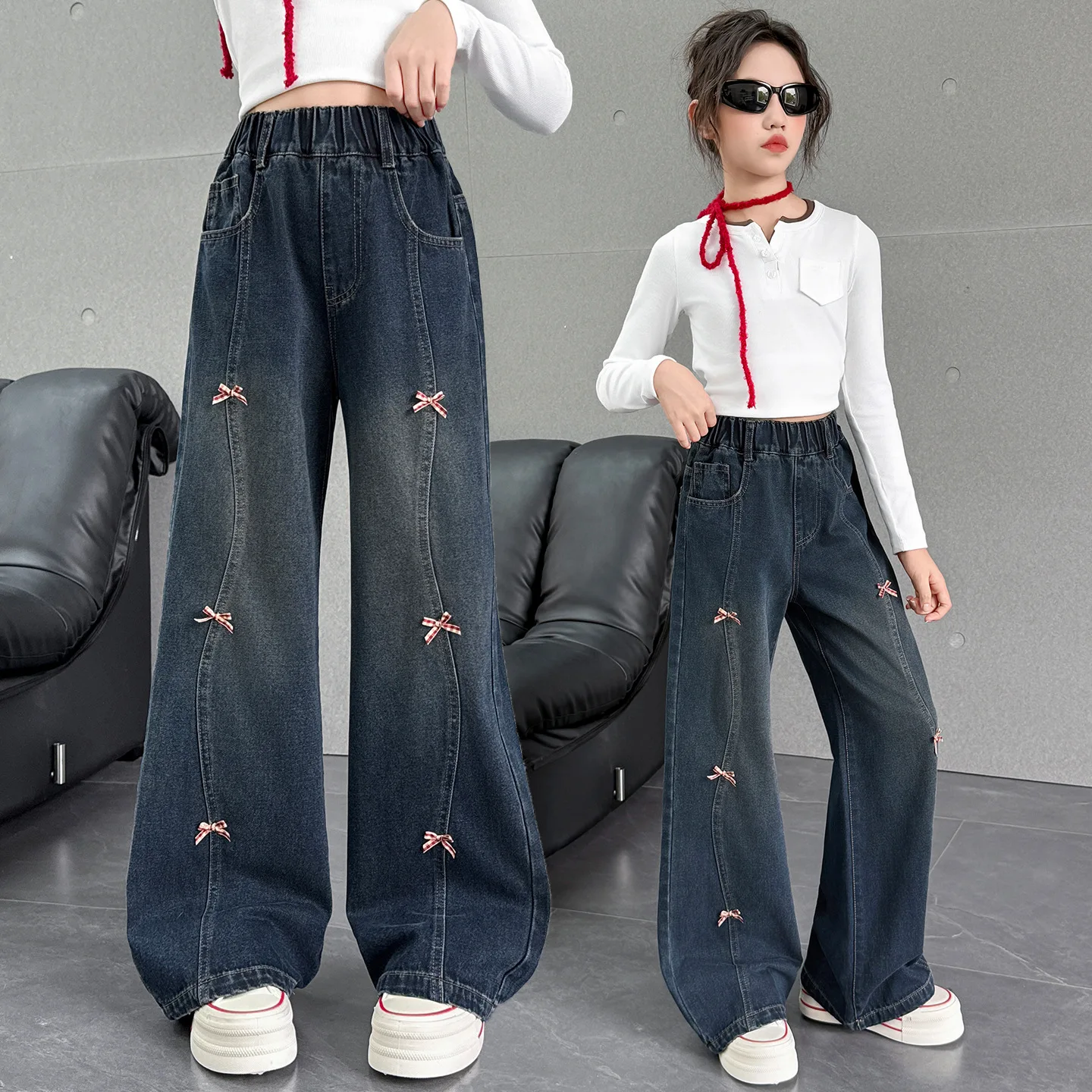 Детские новые дизайнерские свободные широкие джинсы с лоскутным бантом для девочек-подростков, уличные джинсовые брюки, детские повседневные брюки
Детские новые дизайнерские свободные широкие джинсы с лоскутным бантом для девочек-подростков, уличные джинсовые брюки, детские повседневные брюки