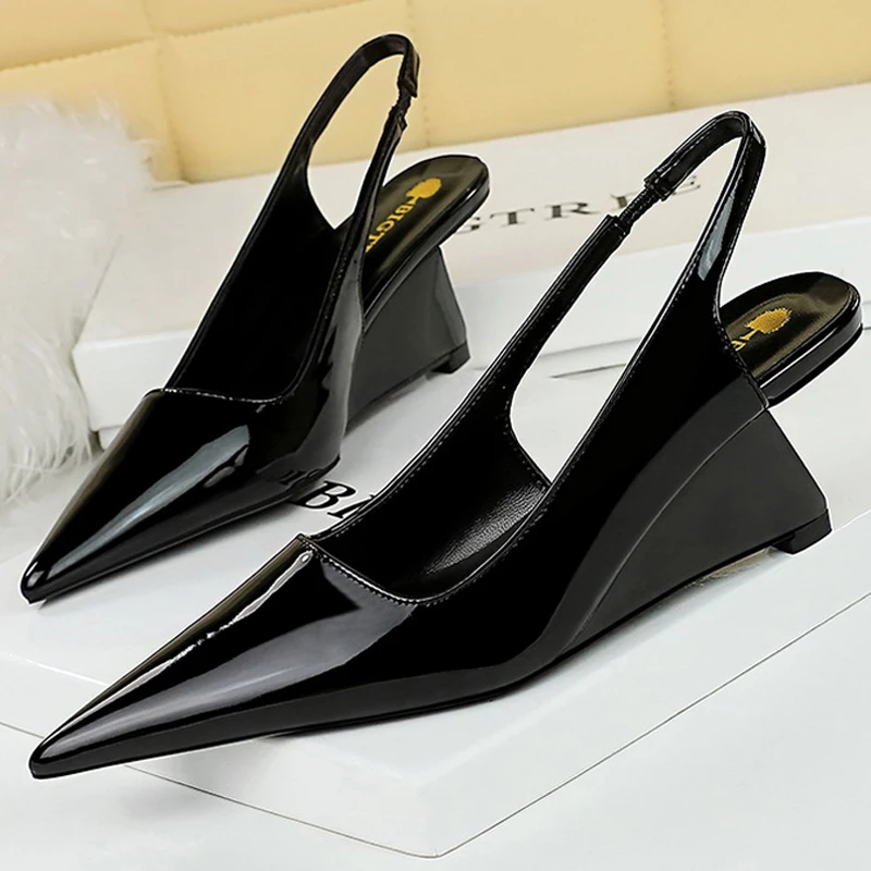 6.5CM high Designer Wedge Heels Women High Heel Fashion Luxury irregular high-heeled sandals for women's elegant Banquet Shoes
6.5CM high Designer Wedge Heels Women High Heel Fashion Luxury irregular high-heeled sandals for women's elegant Banquet Shoes