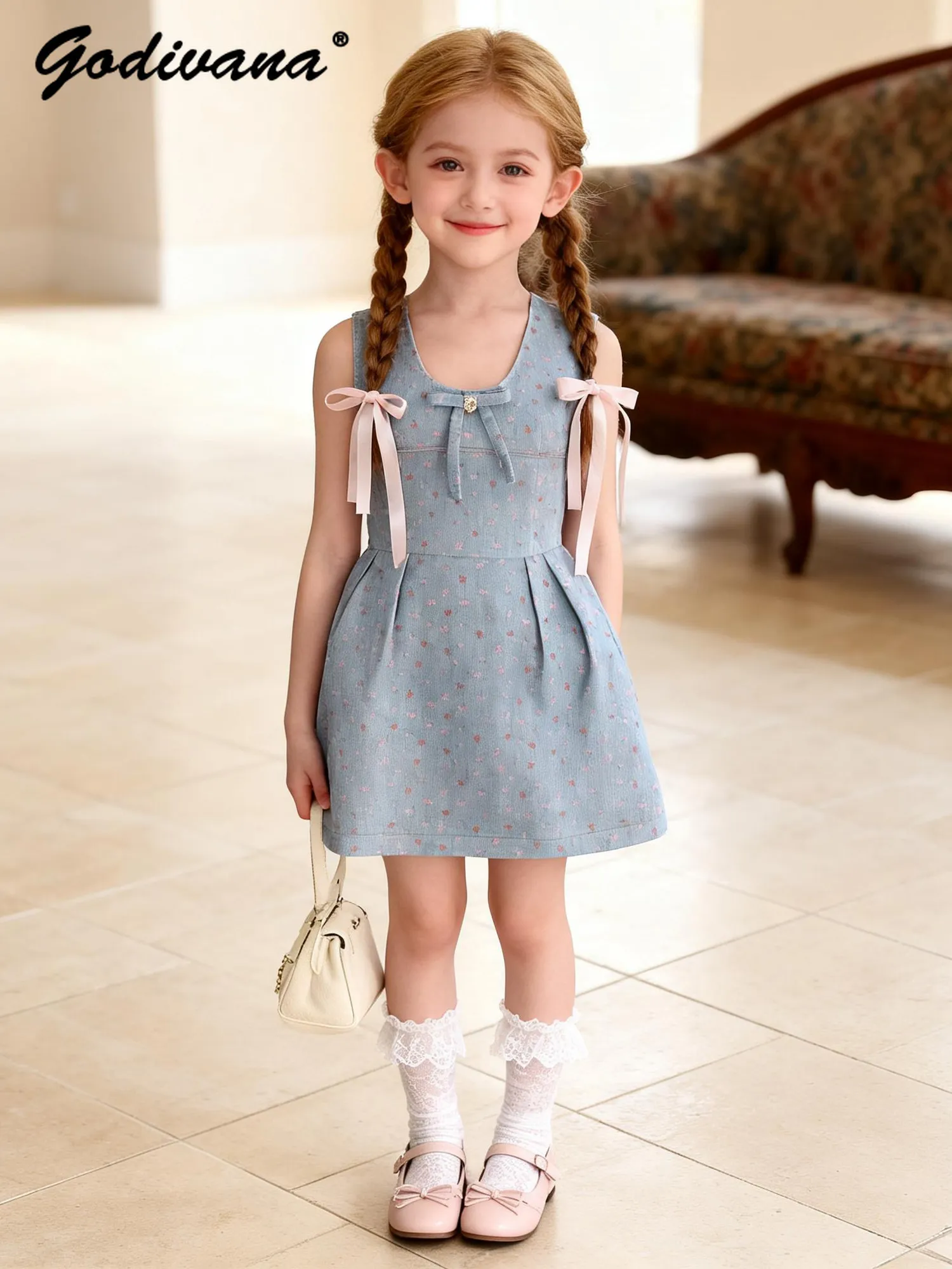 Sweet Baby Girls 2026 Summer New Floral Sleeveless Sundress Little Girls Korean Fashion Blue Bow High Waist Silm Casual Dress
Sweet Baby Girls 2026 Summer New Floral Sleeveless Sundress Little Girls Korean Fashion Blue Bow High Waist Silm Casual Dress