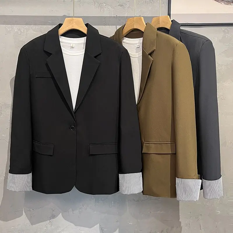 Мужской модный костюм-жакет в британском стиле для весны и осени, универсальный повседневный, с длинными рукавами, декорированный пуговицами, из полиэфирного волокна
Мужской модный костюм-жакет в британском стиле для весны и осени, универсальный повседневный, с длинными рукавами, декорированный пуговицами, из полиэфирного волокна