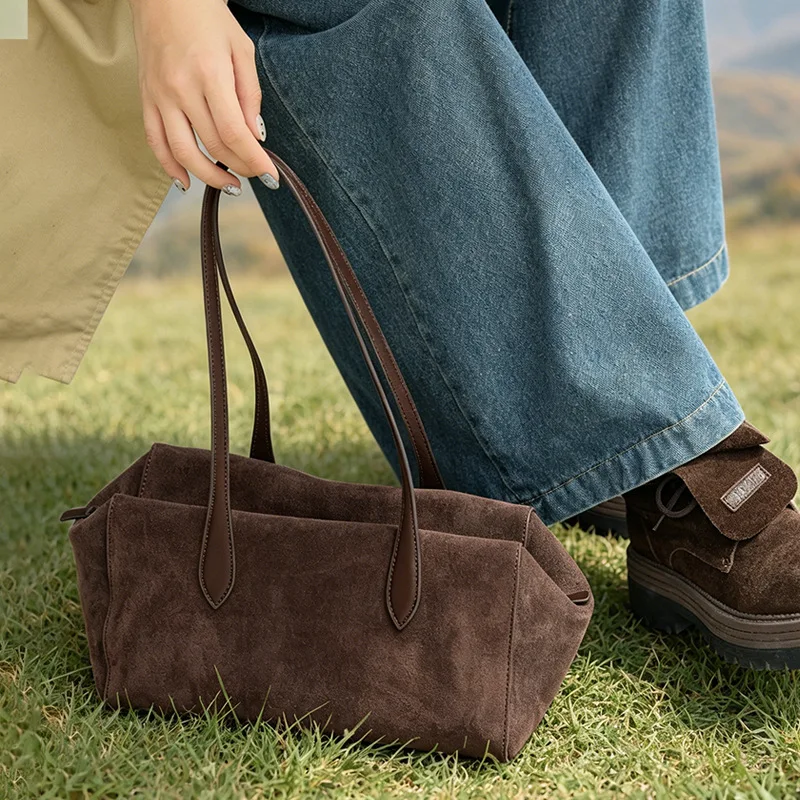 2026 New Elegant and Fashionable American Retro Style Suede Women's Large-capacity Shoulder Portable Tote Bowling Bag
2026 New Elegant and Fashionable American Retro Style Suede Women's Large-capacity Shoulder Portable Tote Bowling Bag