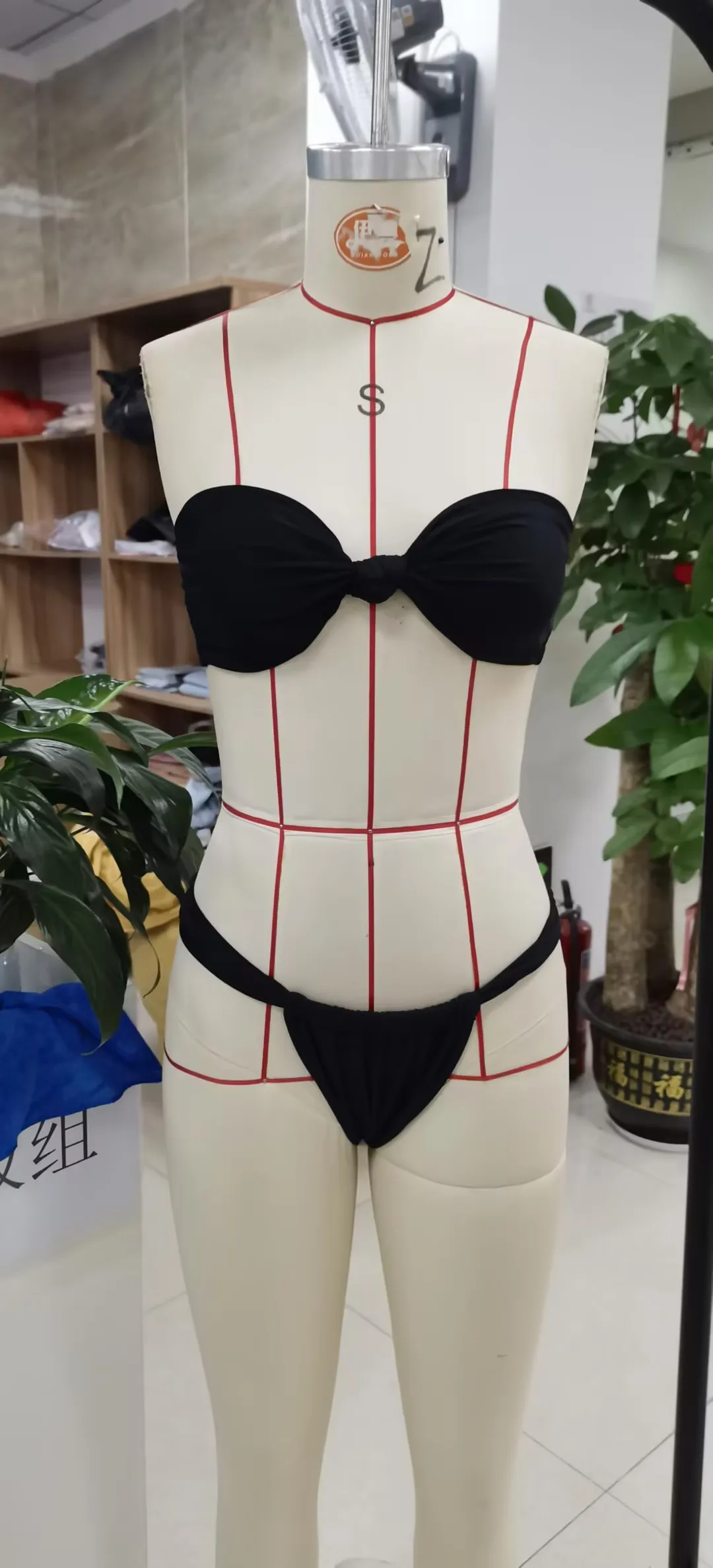 Women’s Two Piece Outfits Knotted Bandeau Bikini Set High Cut Thong Bottoms Strapless Swimwear for Beachwear
Women’s Two Piece Outfits Knotted Bandeau Bikini Set High Cut Thong Bottoms Strapless Swimwear for Beachwear