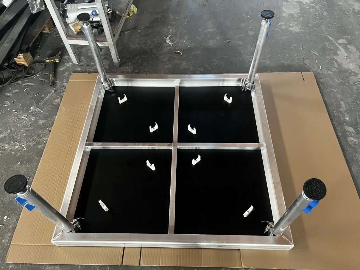 OEM Mobile Complete Outdoor Aluminum Concert Stage can be customized in sizes of 6pcs -4 * 8feet, with 6 columns
OEM Mobile Complete Outdoor Aluminum Concert Stage can be customized in sizes of 6pcs -4 * 8feet, with 6 columns