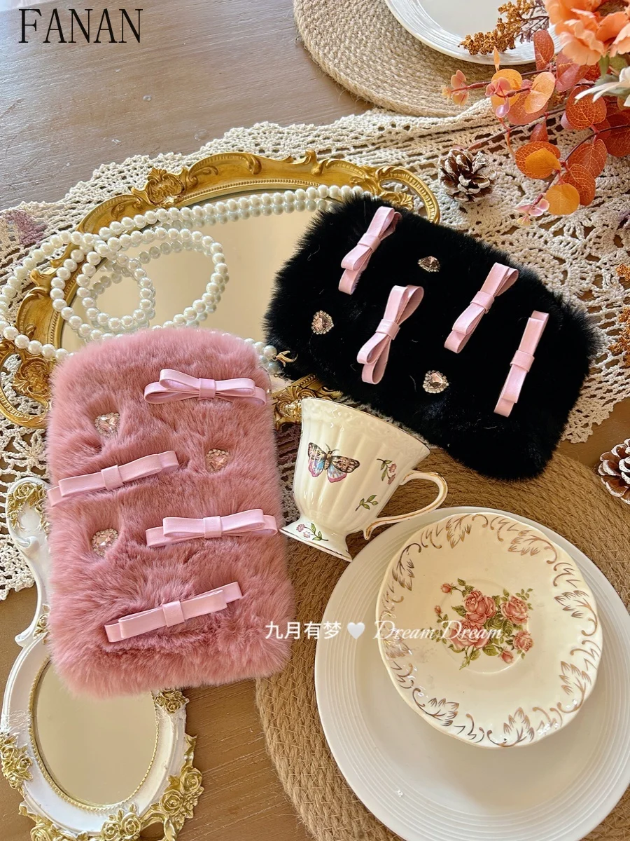 Messenger Mink Hair Mobile Phone Bag Sweet Party Series 2025 New Sweet Bow Pearl Chain Cute Crossbody Bags for Women Fashion
Messenger Mink Hair Mobile Phone Bag Sweet Party Series 2025 New Sweet Bow Pearl Chain Cute Crossbody Bags for Women Fashion