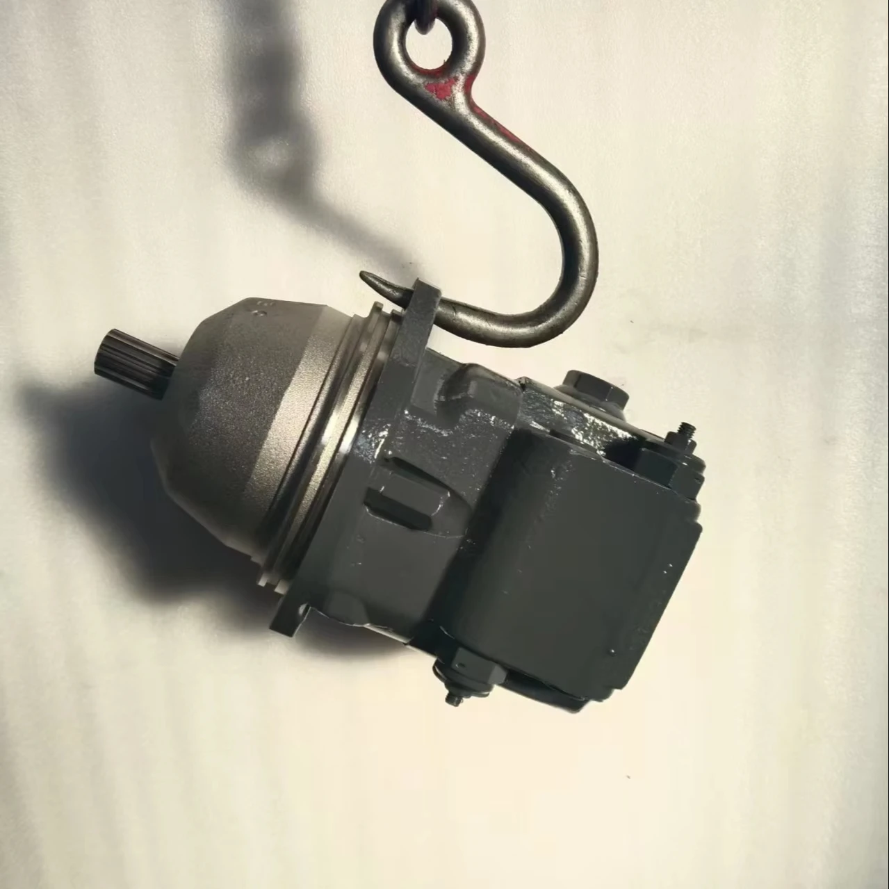Hydraulic Motor A10VE A10VEC A10VEC45 Series A10VEC45HZ/52WXX-VRF211C05 High Pressure Piston Motor for Excavator
Hydraulic Motor A10VE A10VEC A10VEC45 Series A10VEC45HZ/52WXX-VRF211C05 High Pressure Piston Motor for Excavator